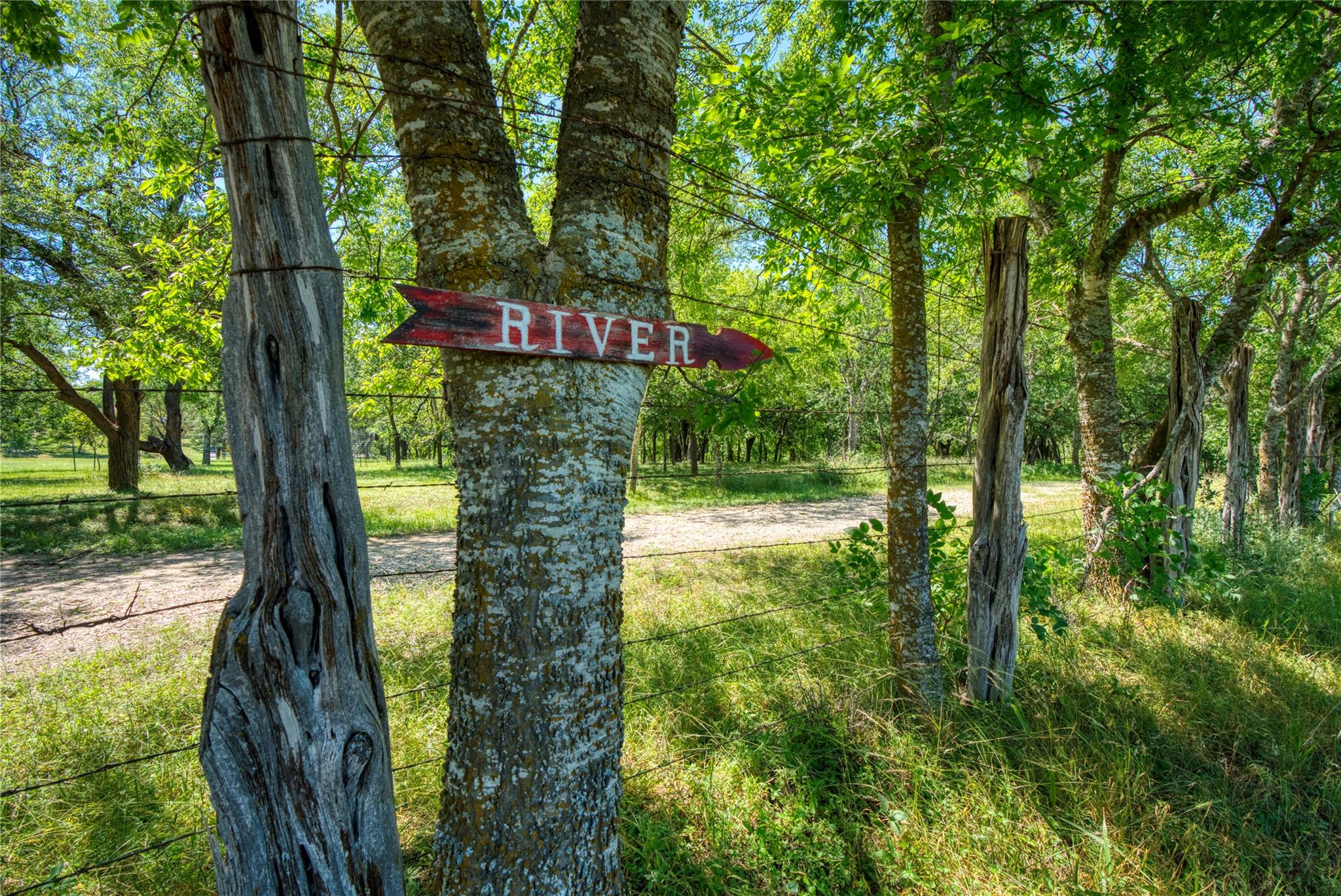 5322 State Hwy 16 N, Bandera, TX 78008