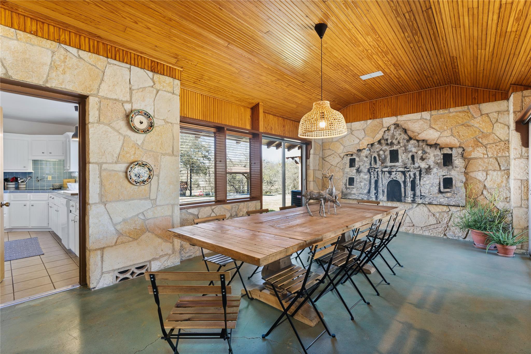 5322 State Hwy 16 N, Bandera, TX 78008