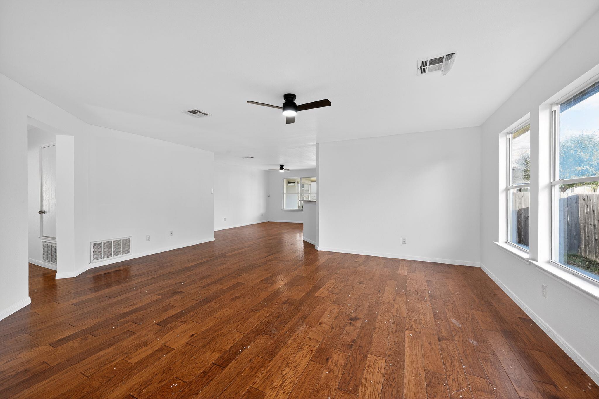 316 Flinn St, Hutto, TX 78634