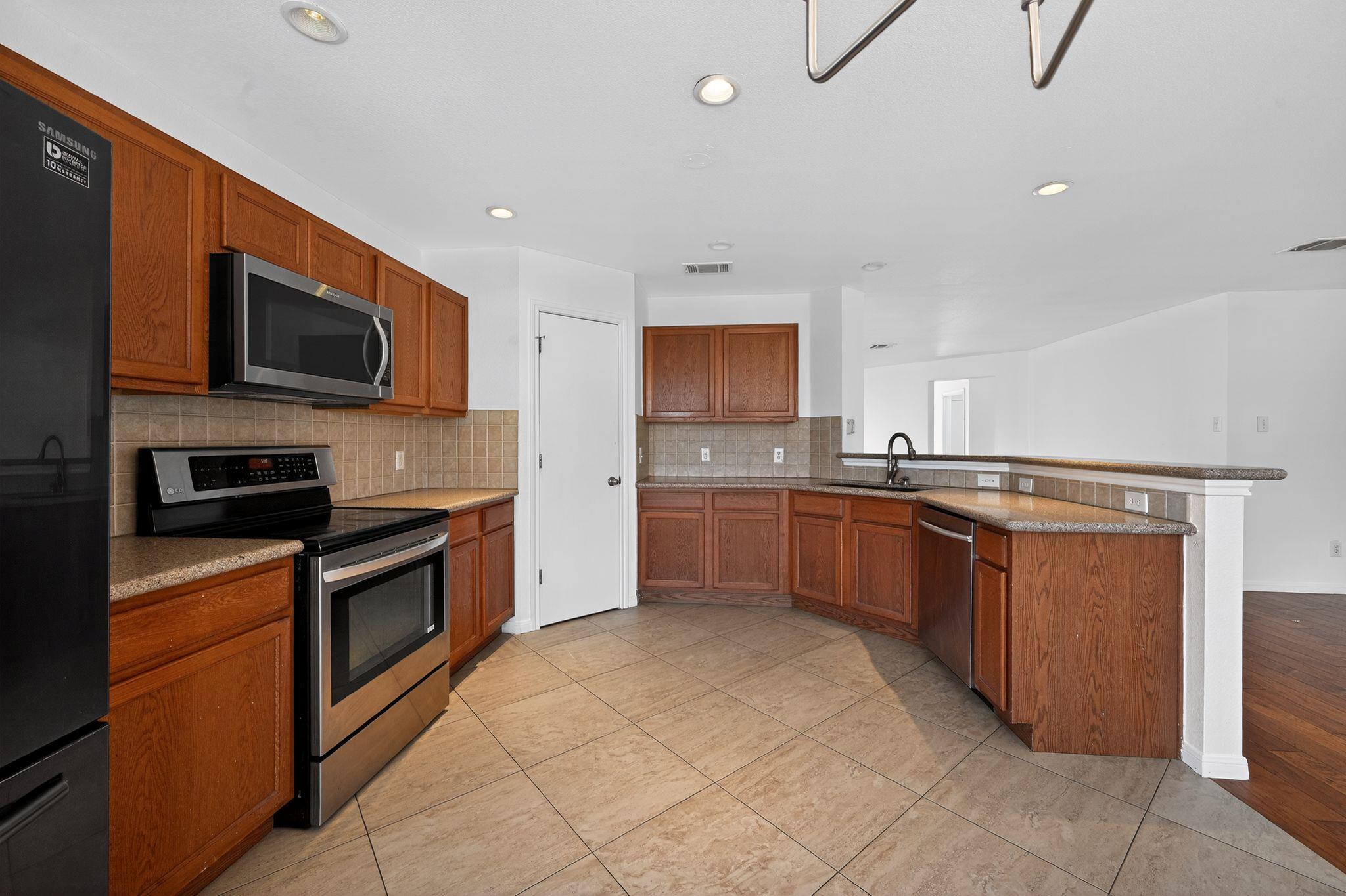 316 Flinn St, Hutto, TX 78634