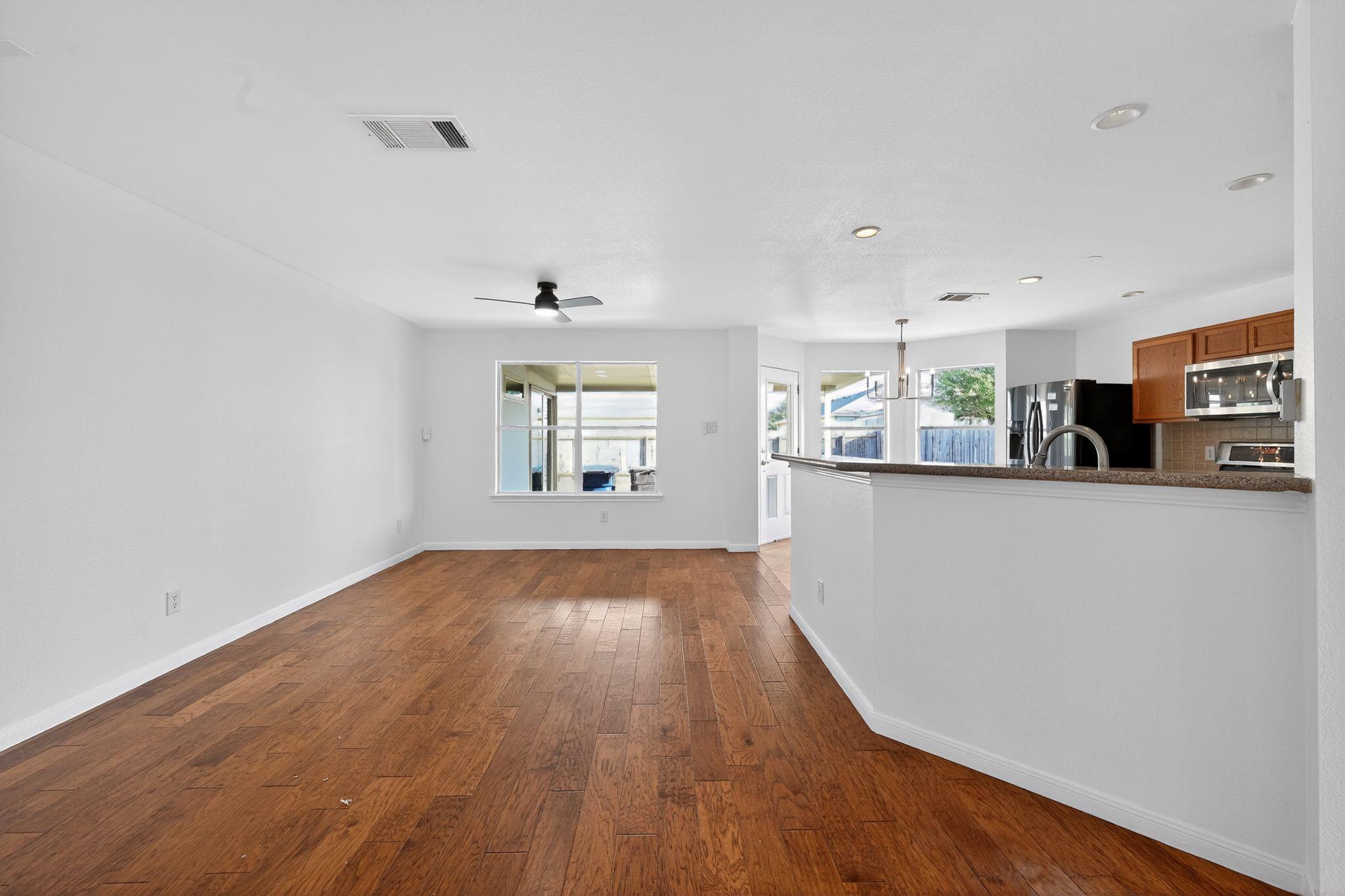 316 Flinn St, Hutto, TX 78634