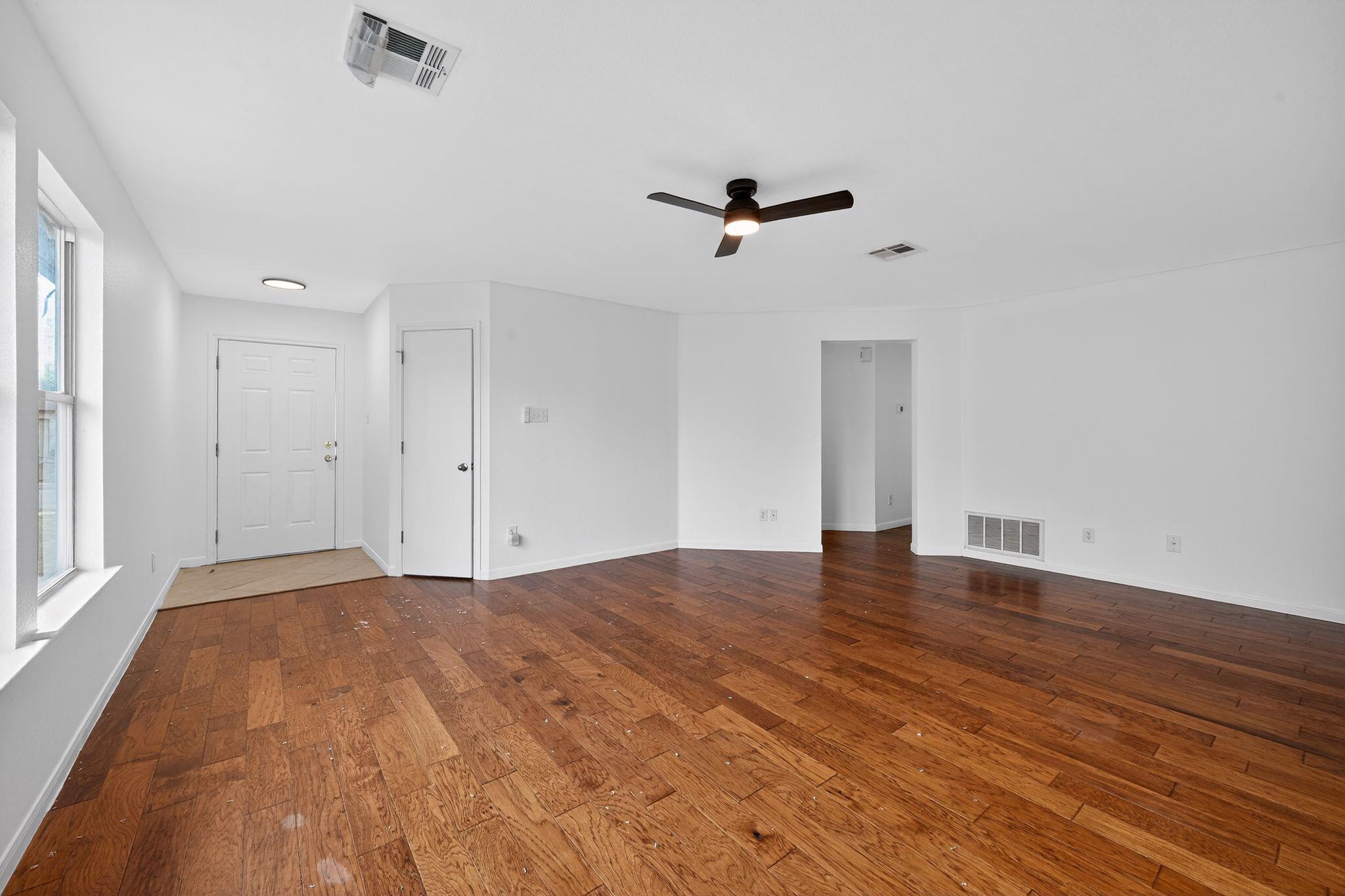 316 Flinn St, Hutto, TX 78634