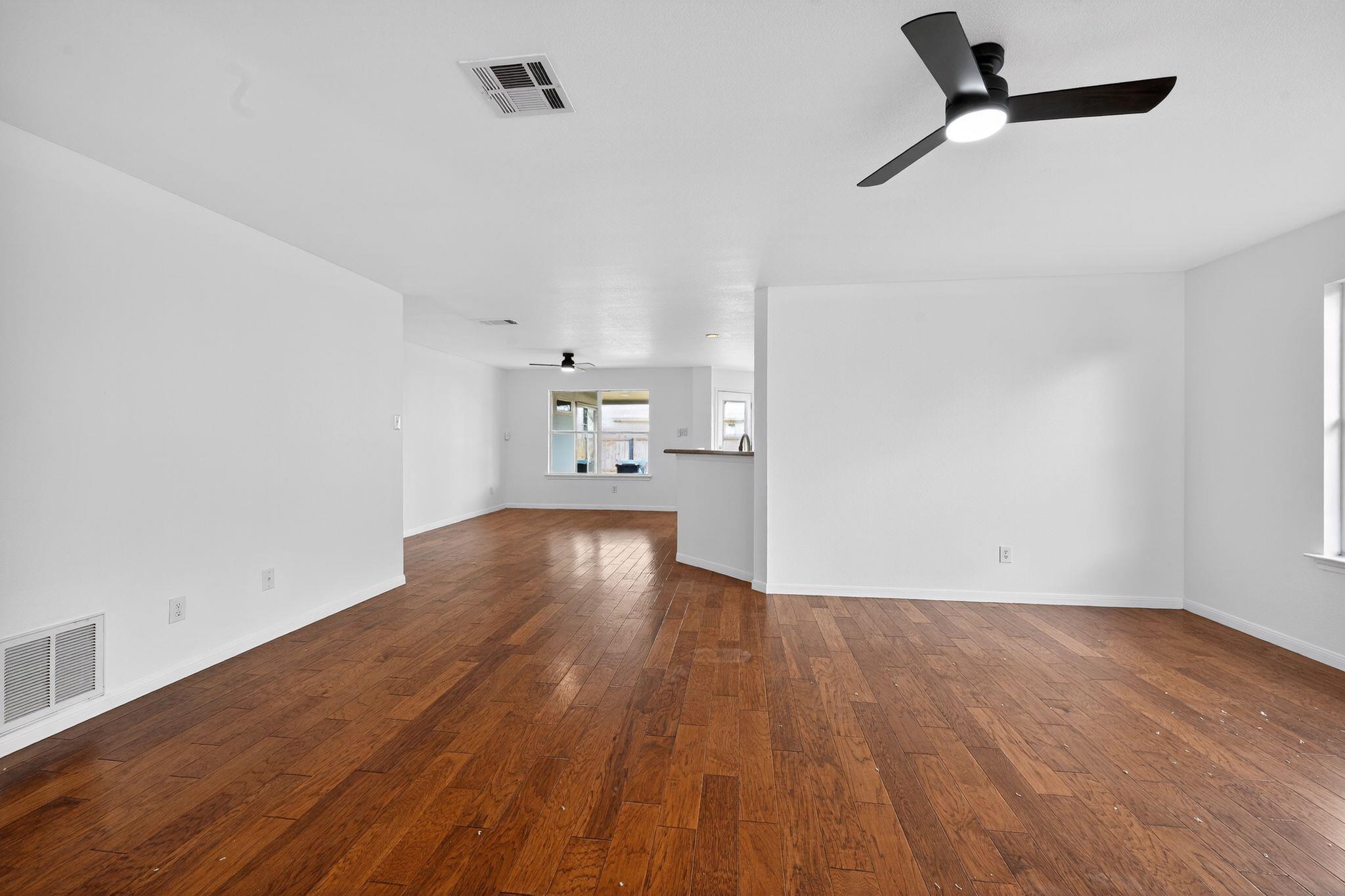 316 Flinn St, Hutto, TX 78634