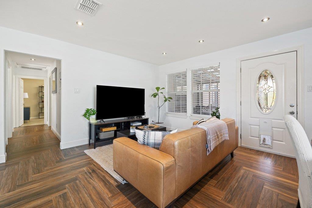 1501 Broadmoor Dr, Austin, TX 78723