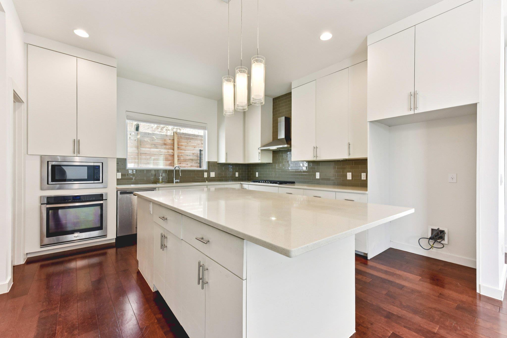 133 Crest View Dr, Lakeway, TX 78734