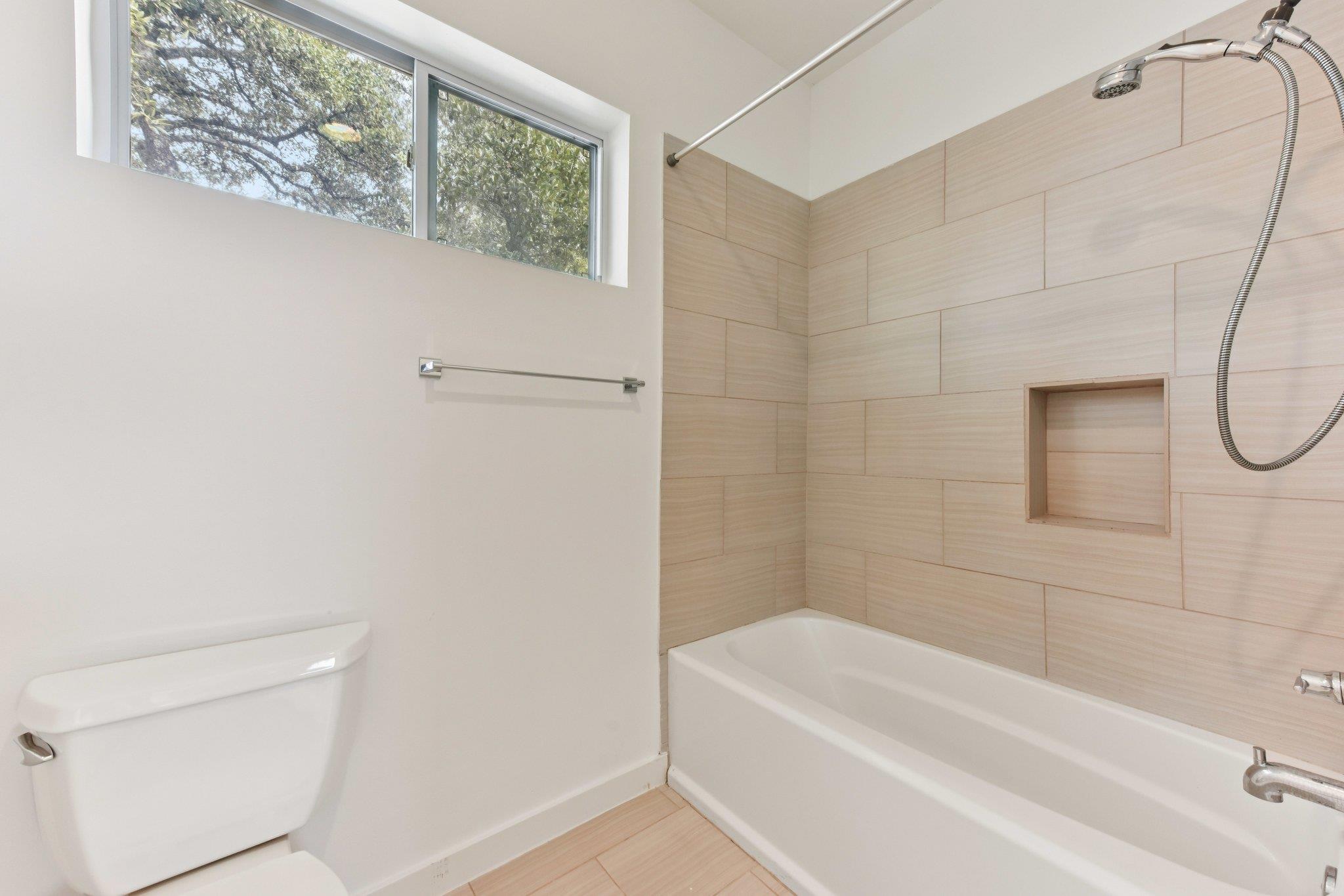 133 Crest View Dr, Lakeway, TX 78734