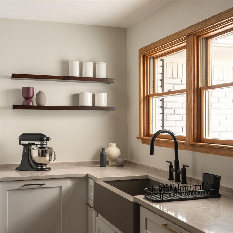 2710 Greenlawn Pkwy, Austin, TX 78757