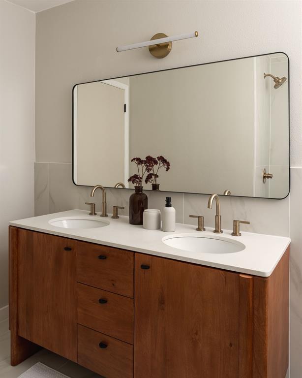 2710 Greenlawn Pkwy, Austin, TX 78757