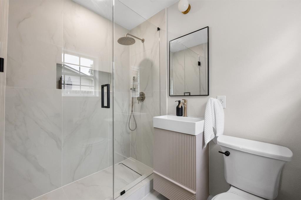 2710 Greenlawn Pkwy, Austin, TX 78757