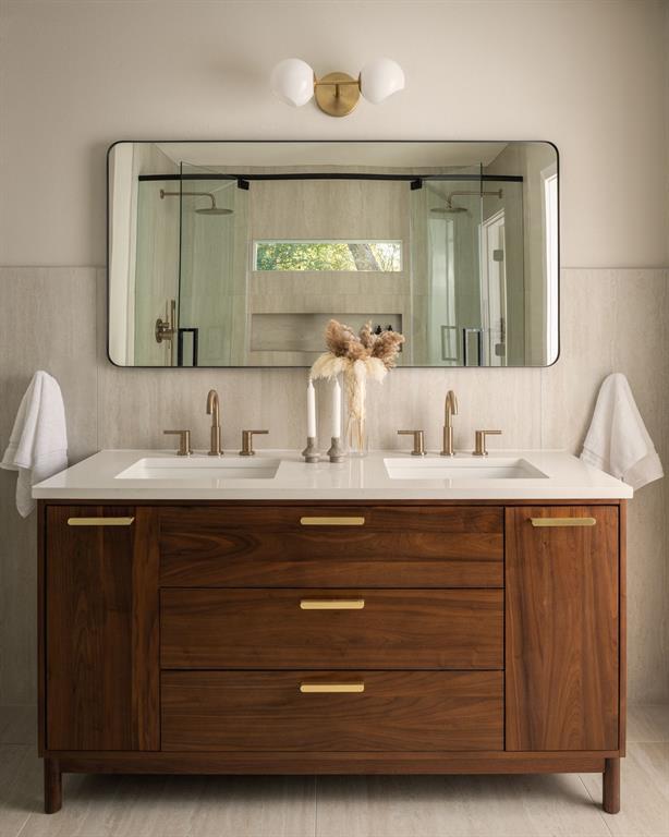 2710 Greenlawn Pkwy, Austin, TX 78757