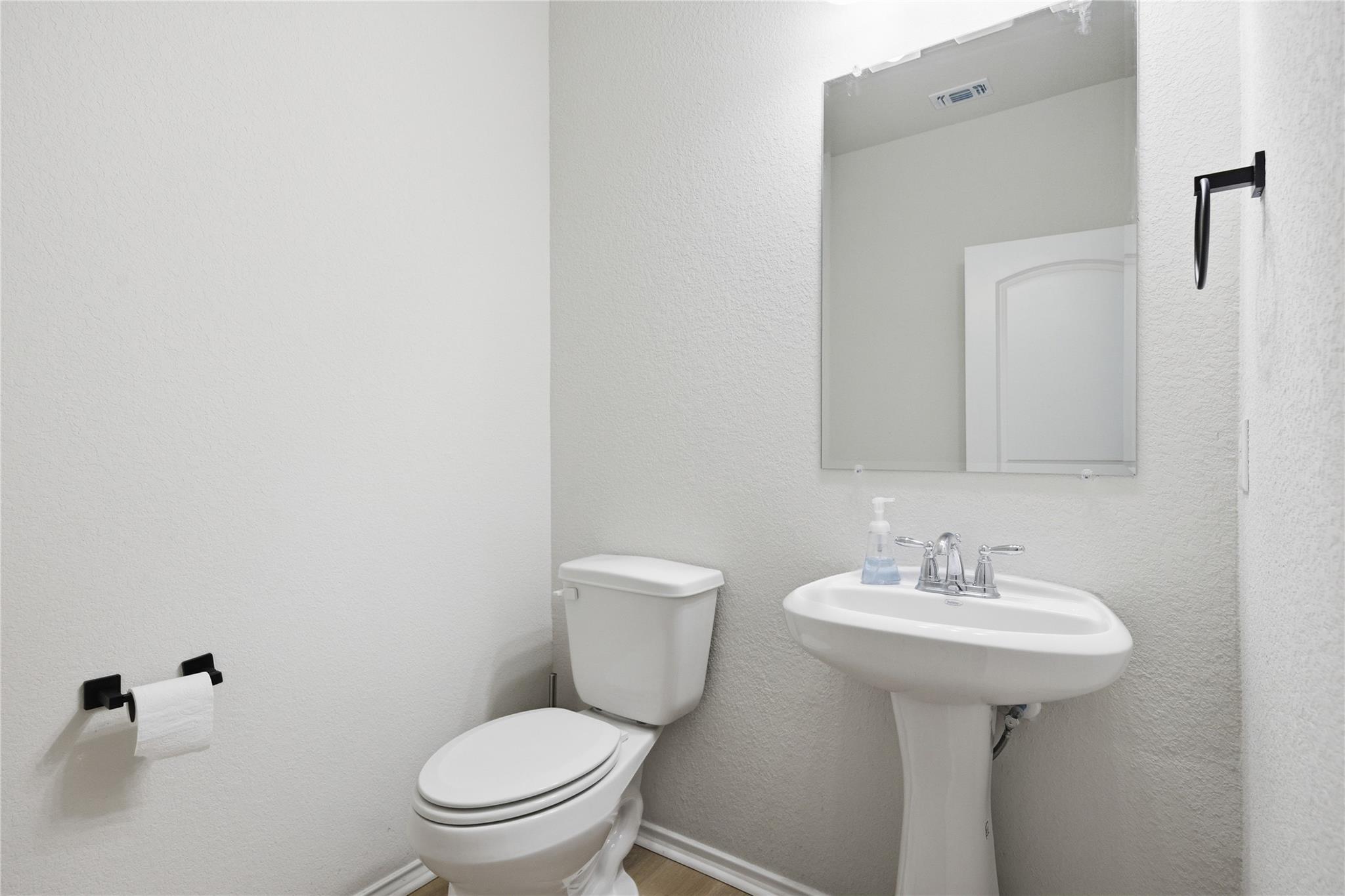 106 Barley Fork Ln, Hutto, TX 78634