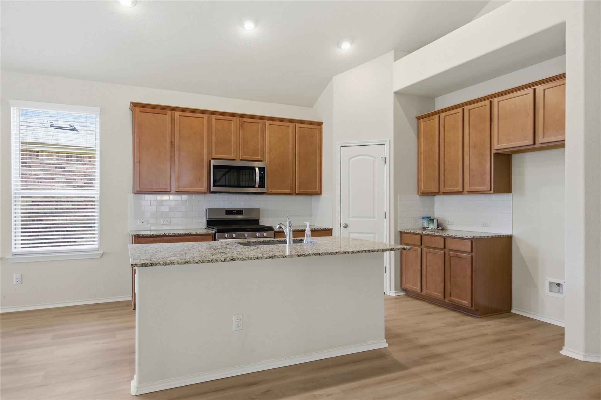 106 Barley Fork Ln, Hutto, TX 78634