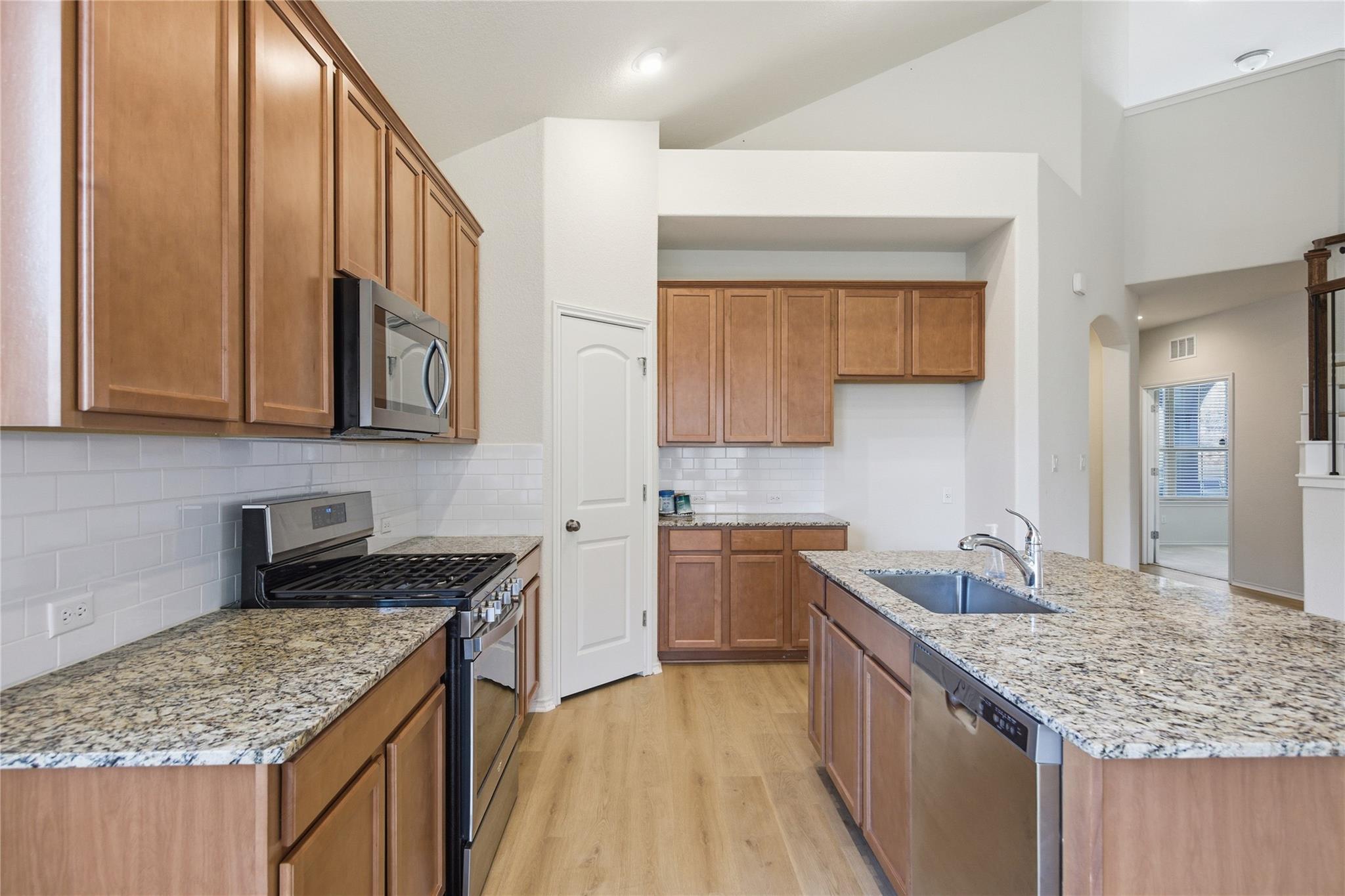 106 Barley Fork Ln, Hutto, TX 78634