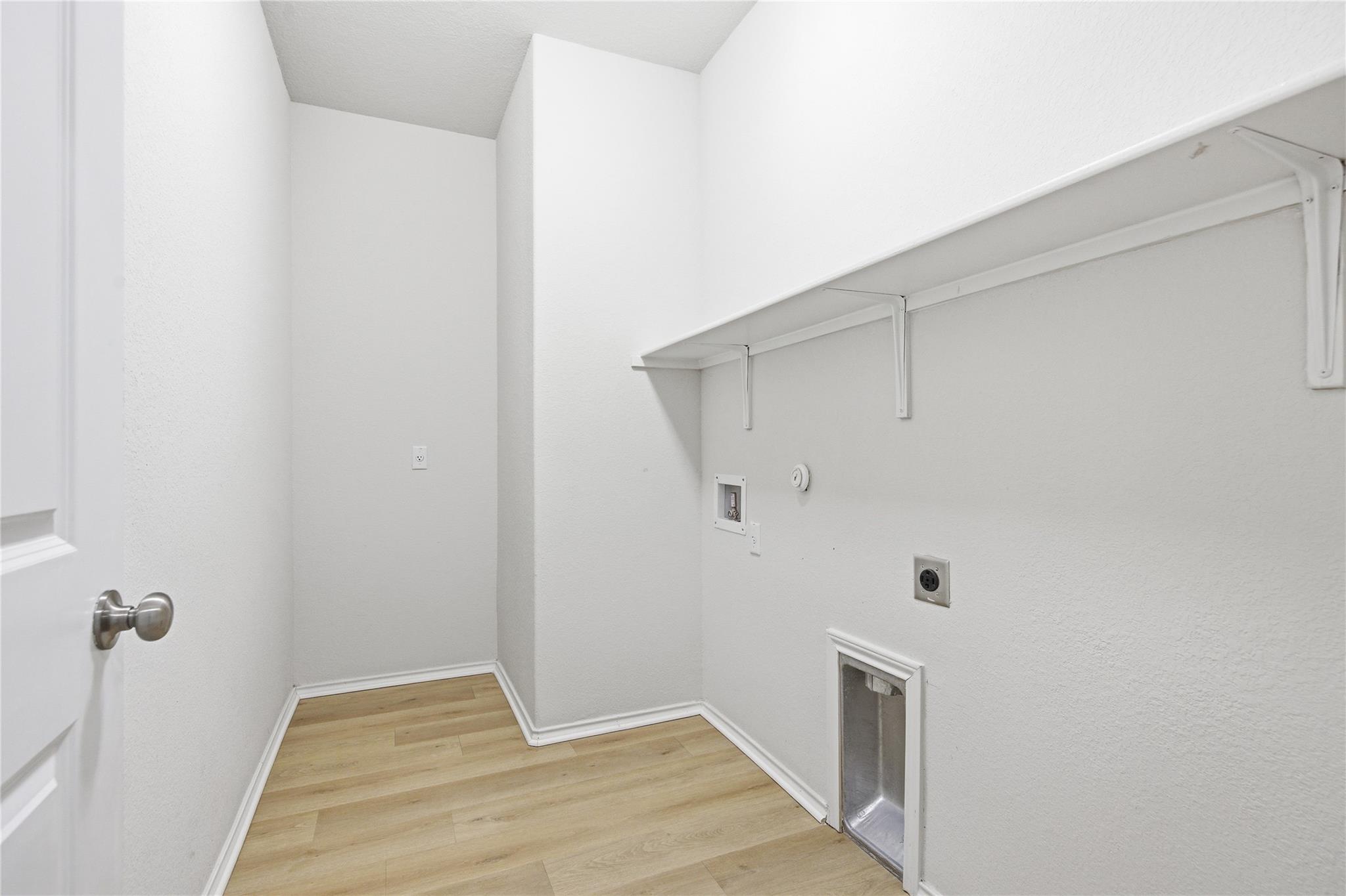 106 N Barley Fork Ln, Hutto, TX 78634