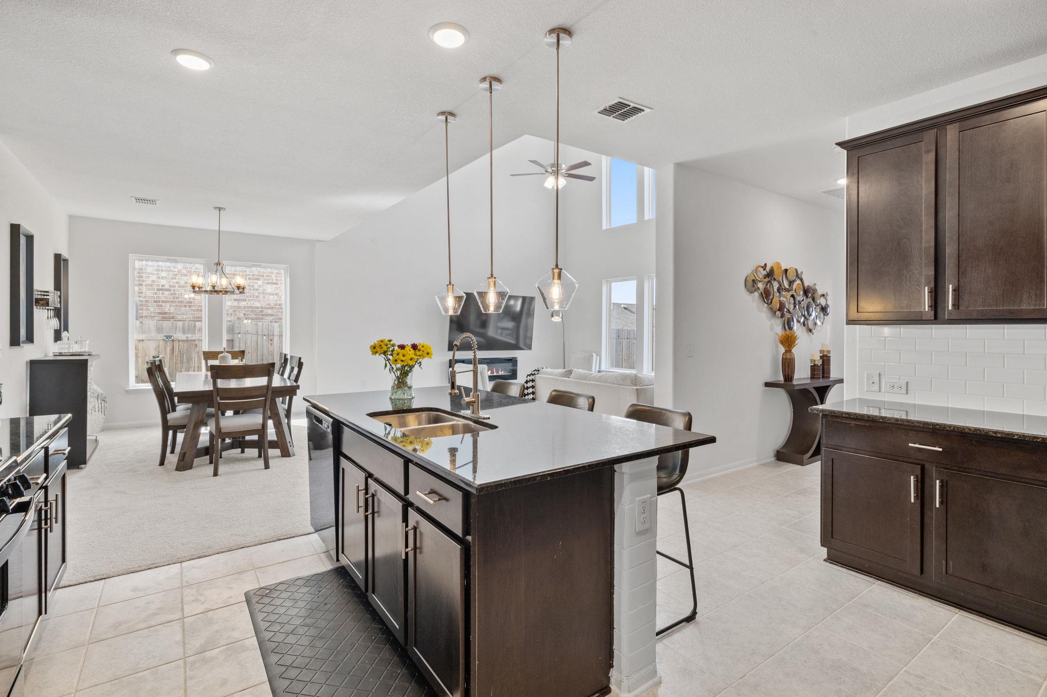 189 Durian Loop, Buda, TX 78610