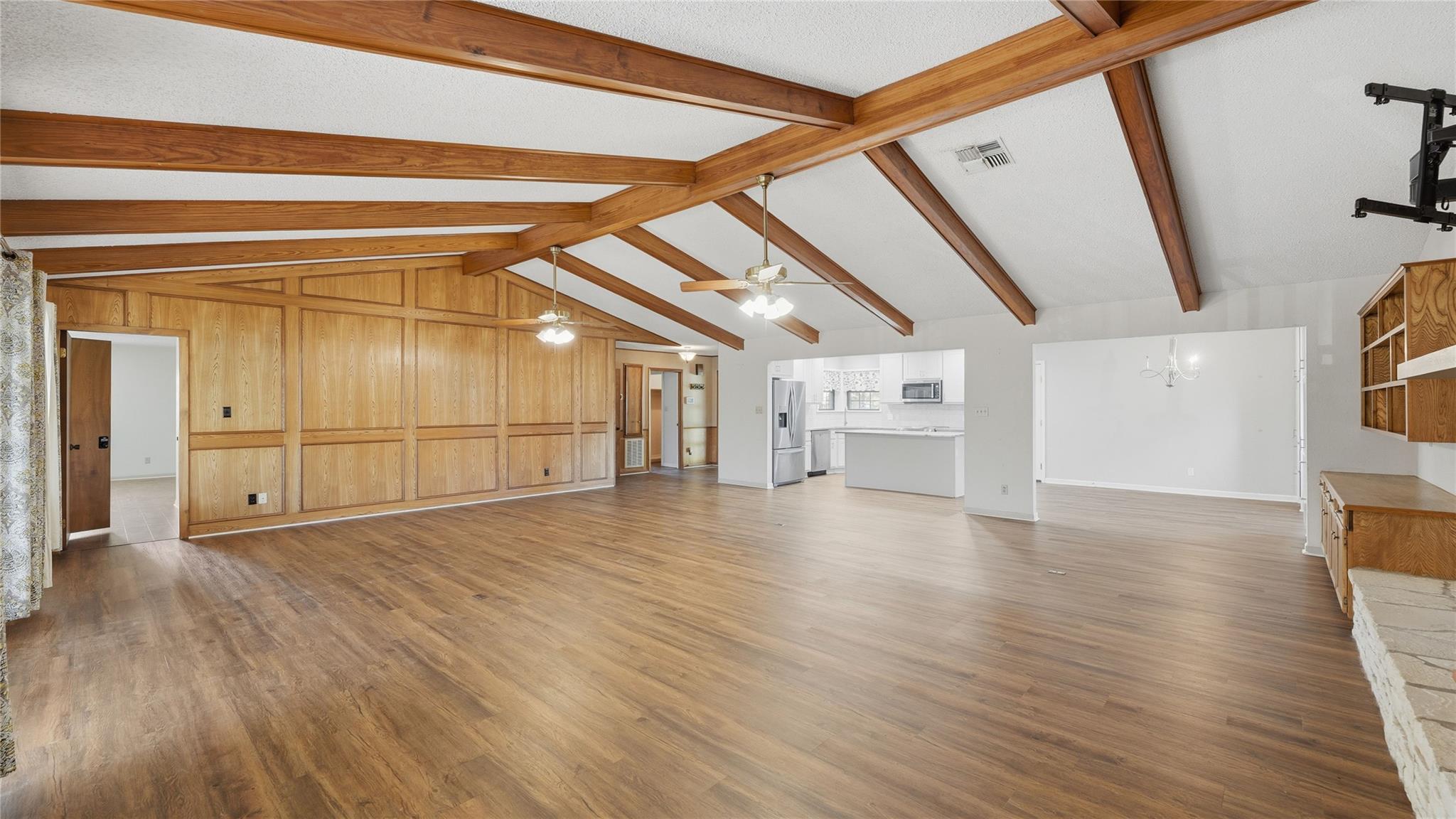 132 W Outer Dr, Canyon Lake, TX 78133