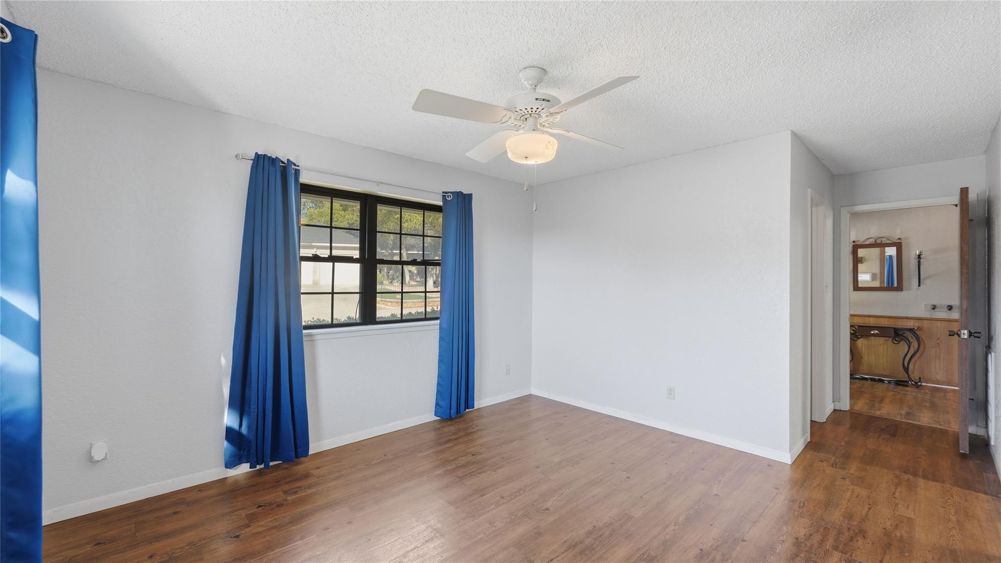 132 W Outer Dr, Canyon Lake, TX 78133