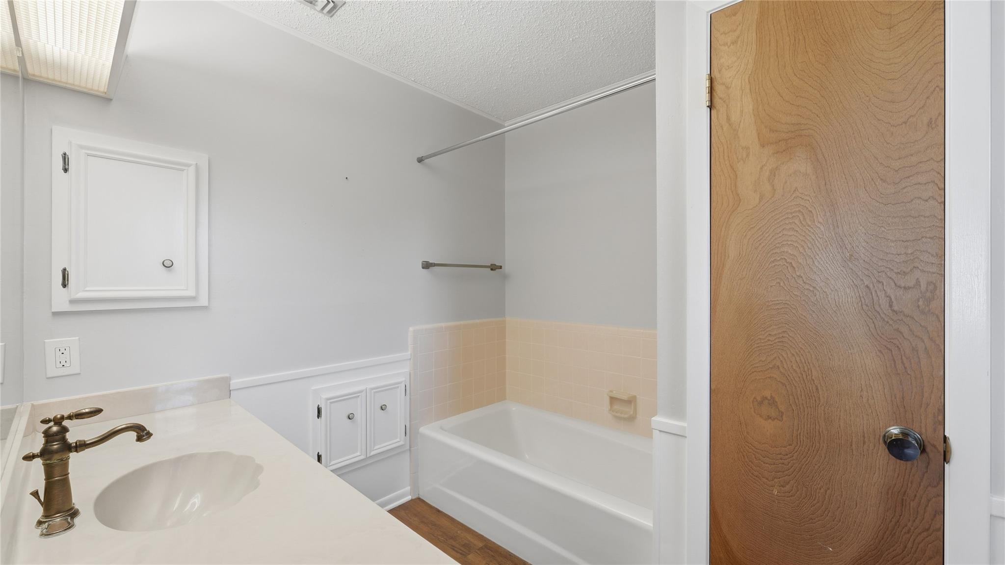 132 W Outer Dr, Canyon Lake, TX 78133