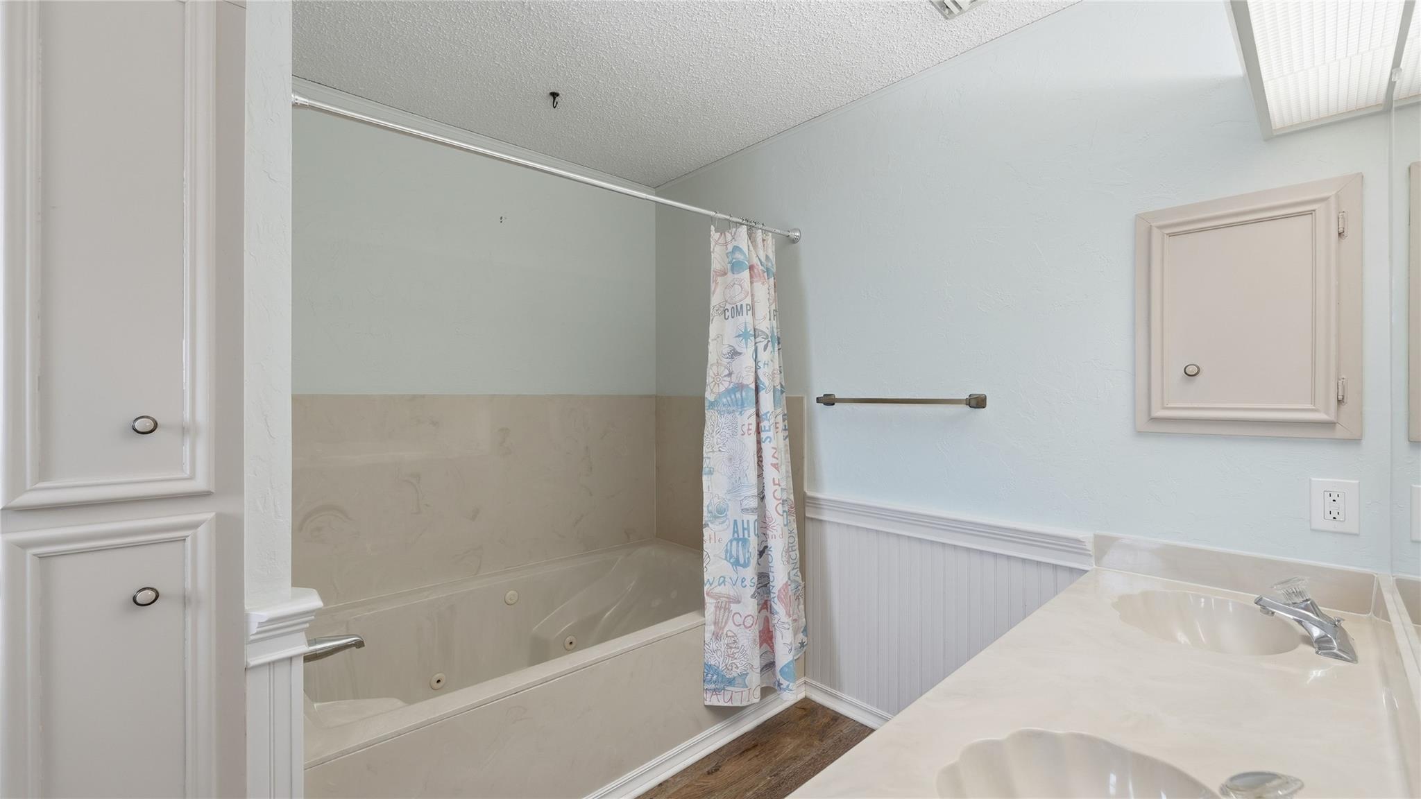 132 W Outer Dr, Canyon Lake, TX 78133