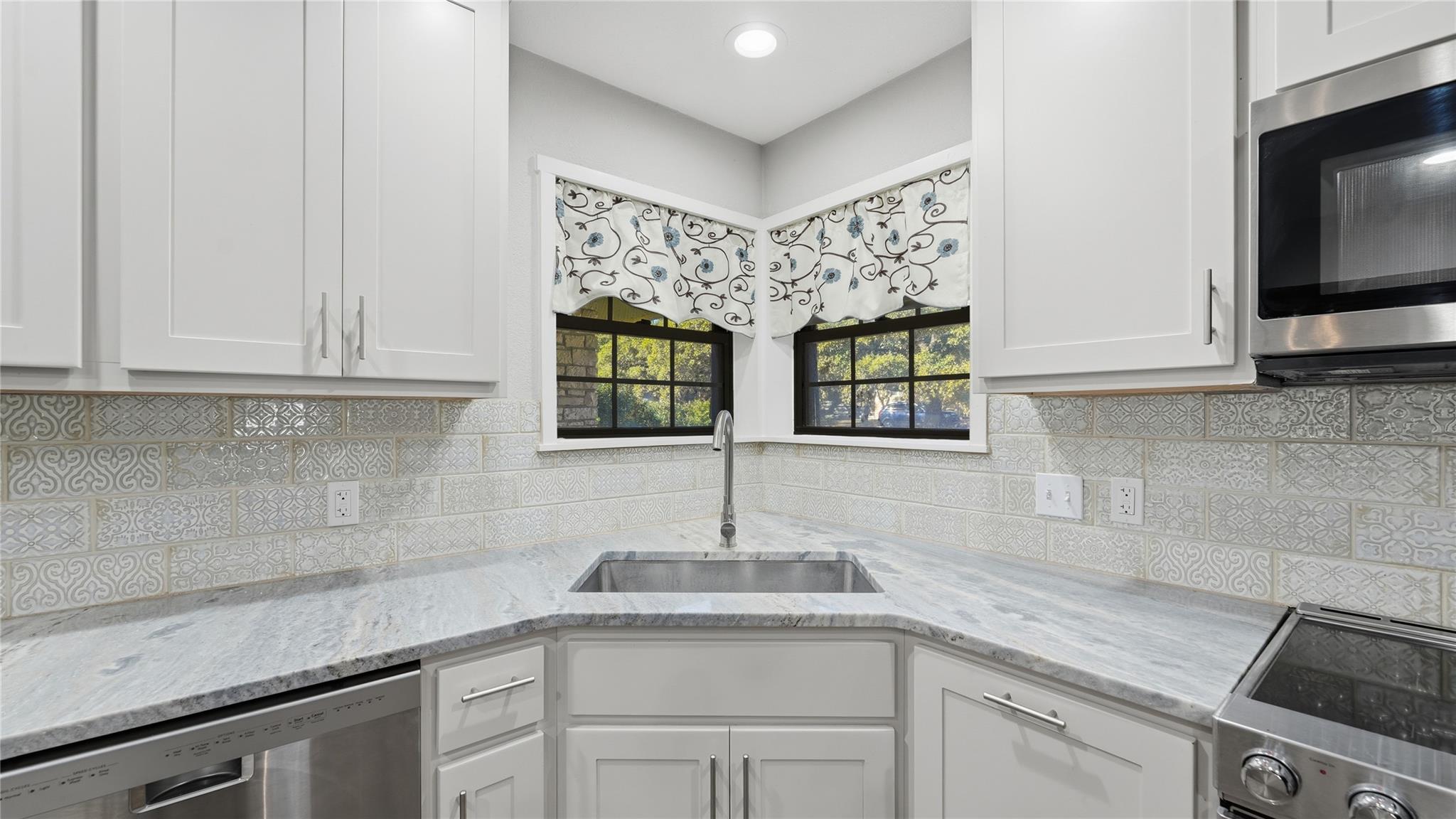 132 W Outer Dr, Canyon Lake, TX 78133