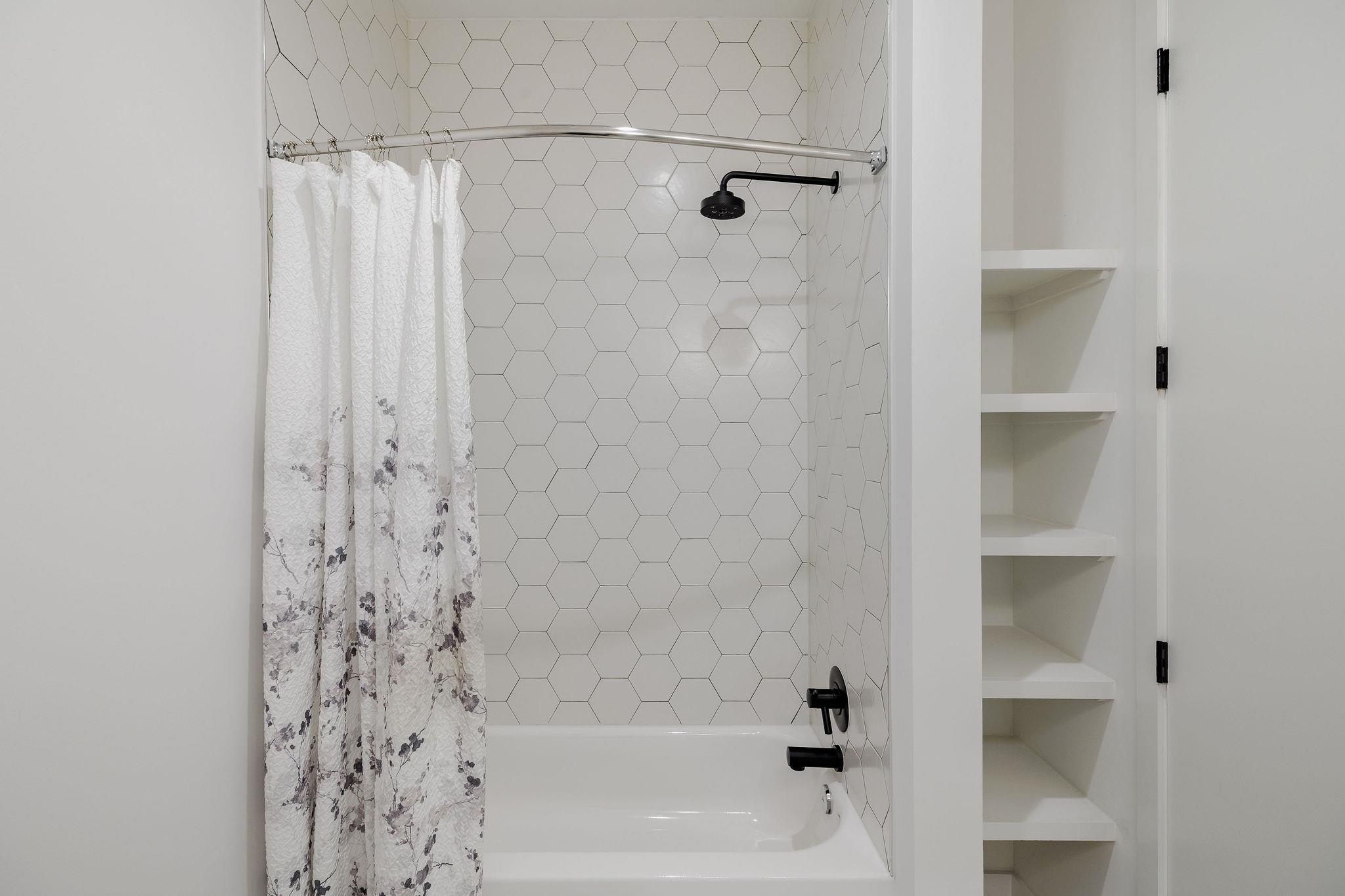 800 Embassy Dr # 408, Austin, TX 78702