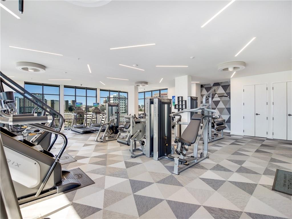 800 Embassy Dr # 408, Austin, TX 78702