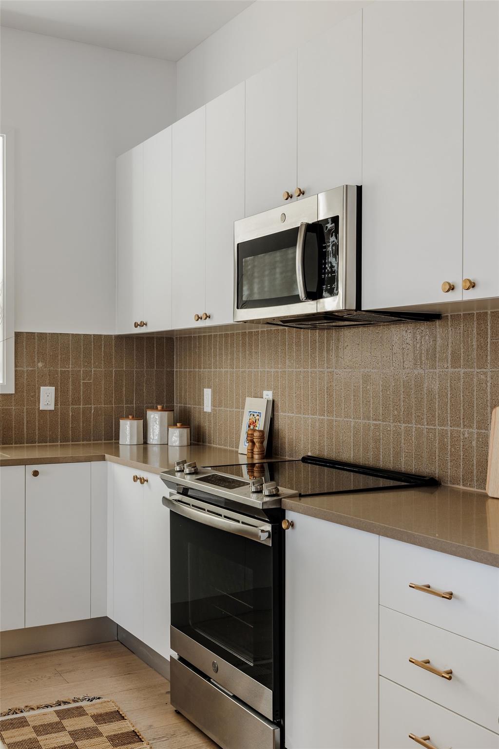 800 Embassy Dr # 408, Austin, TX 78702