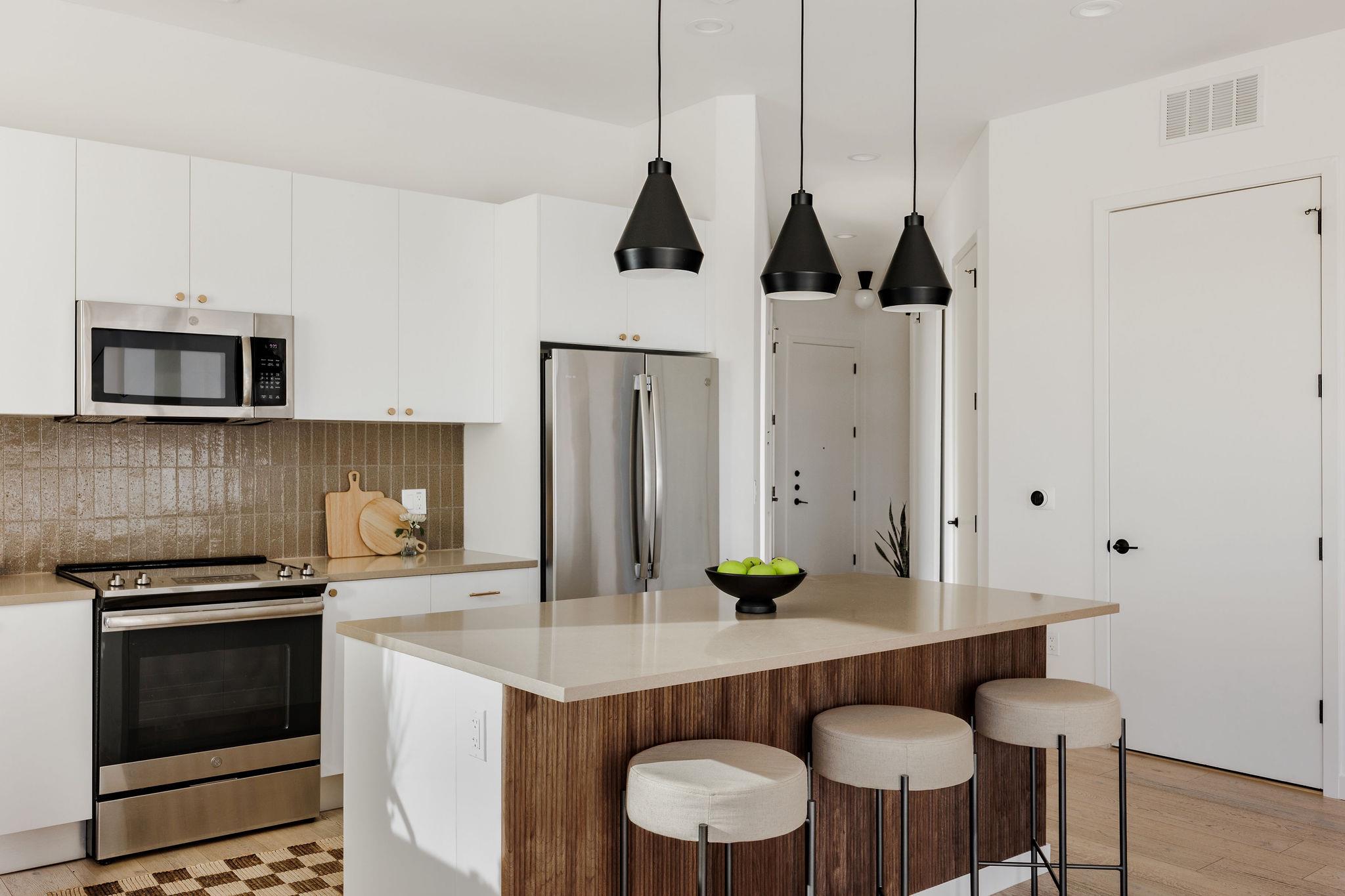 800 Embassy Dr # 408, Austin, TX 78702