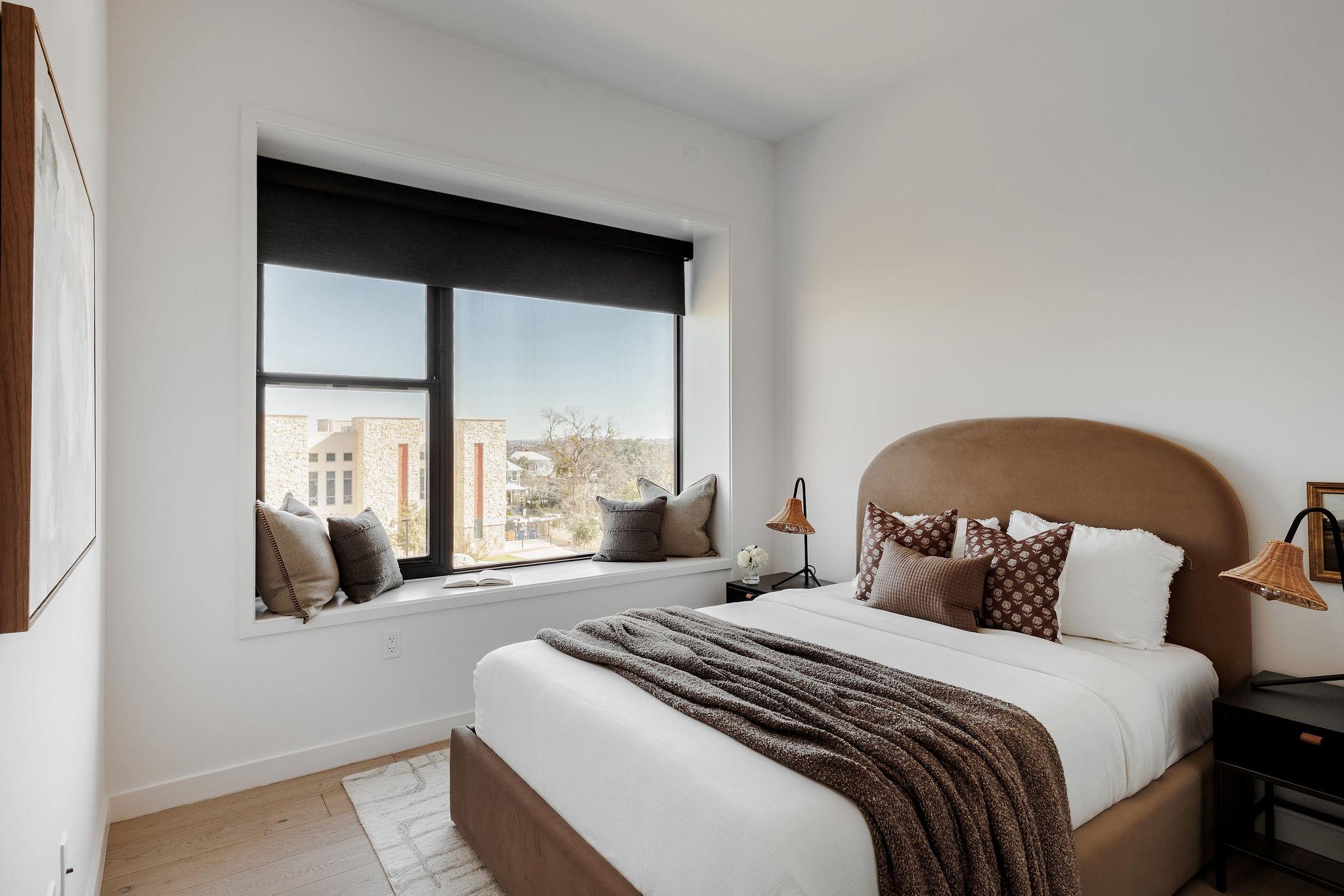 800 Embassy Dr # 408, Austin, TX 78702