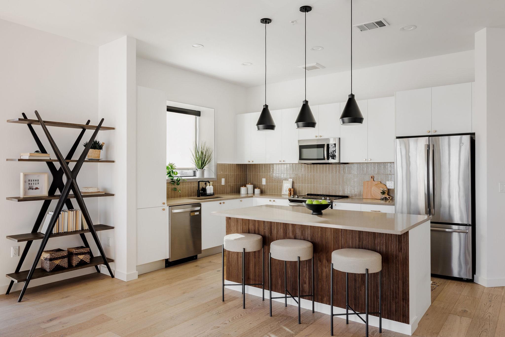 800 Embassy Dr # 408, Austin, TX 78702