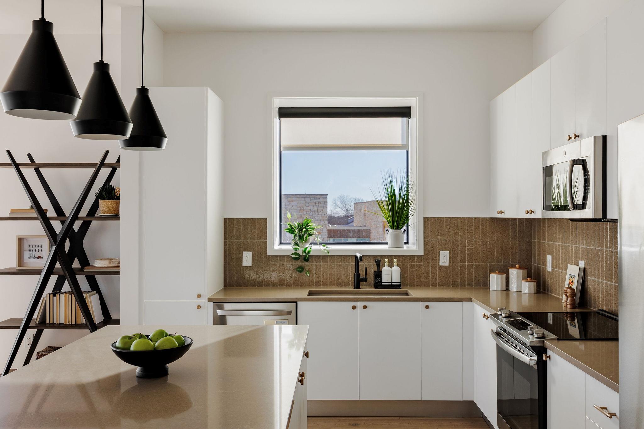 800 Embassy Dr # 408, Austin, TX 78702