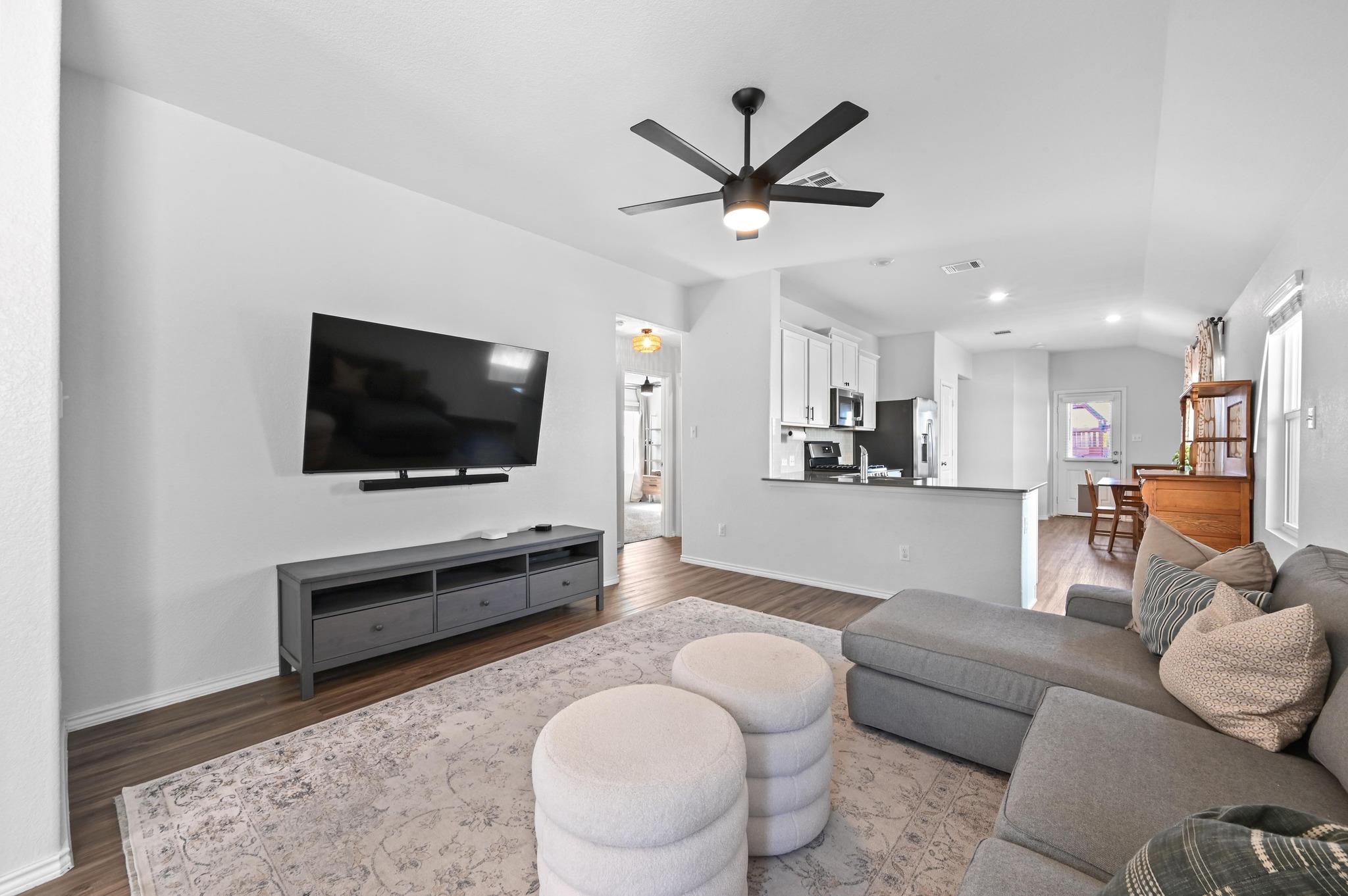 103 Canley Loop, Hutto, TX 78634