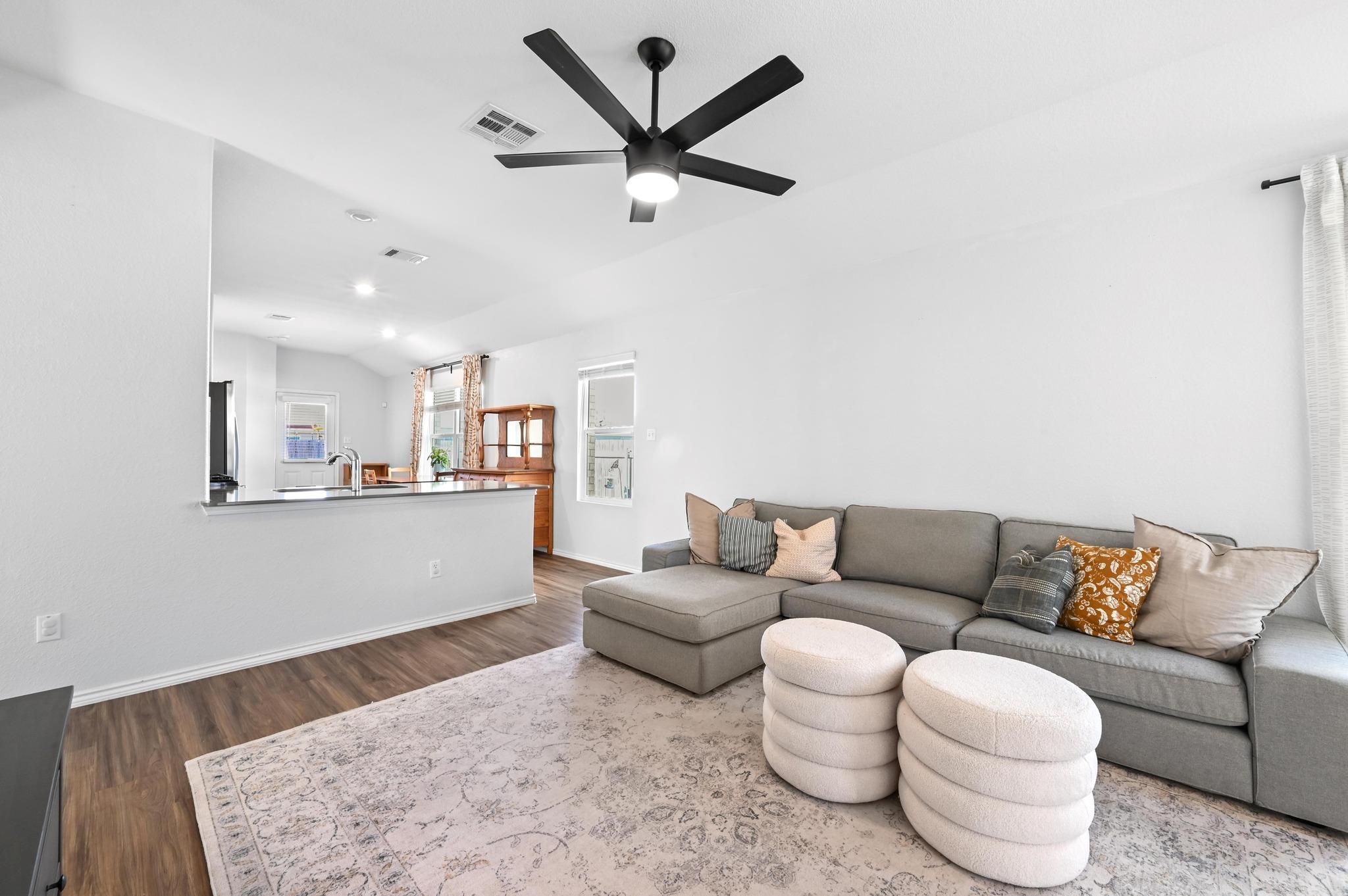 103 Canley Loop, Hutto, TX 78634