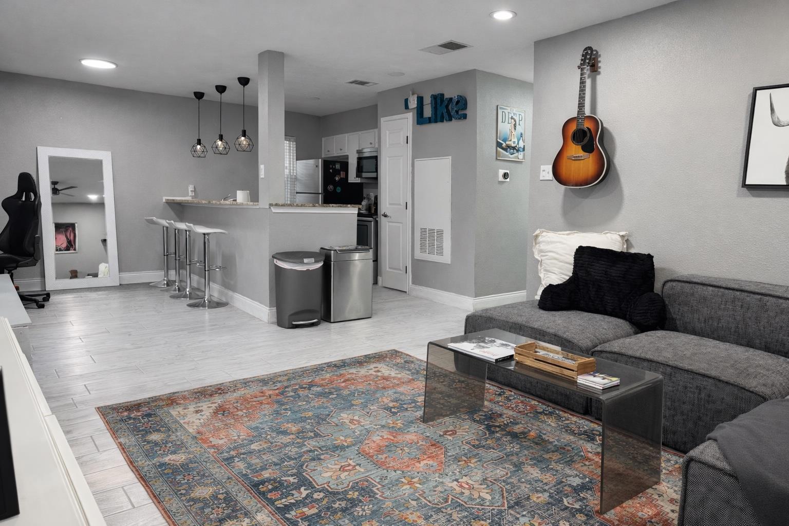 2450 Ashdale Dr # 210, Austin, TX 78757