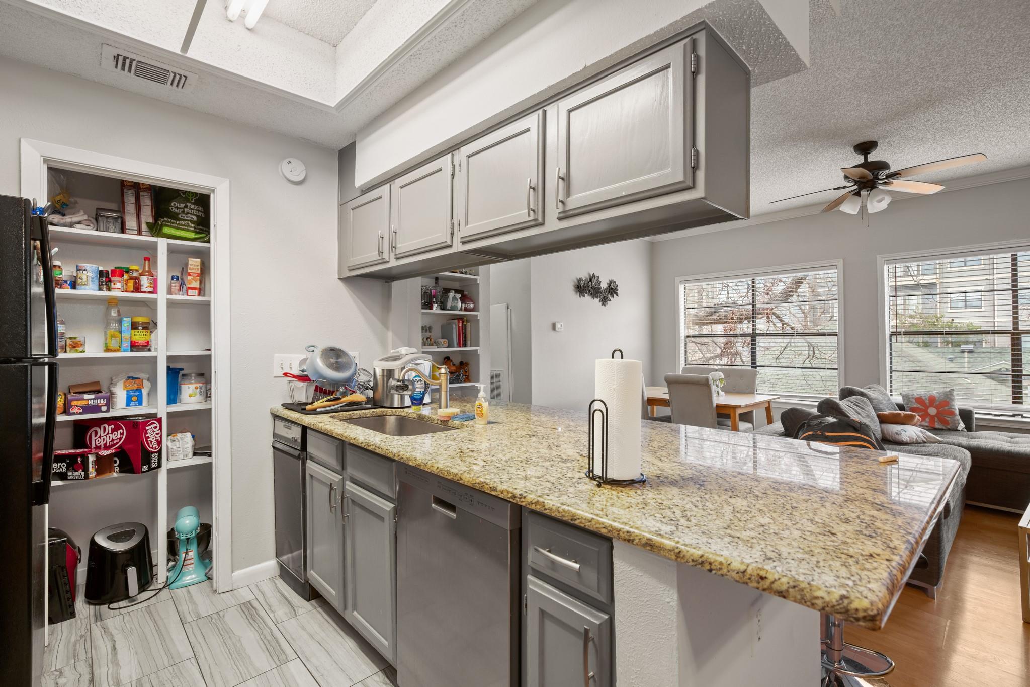 915 W 23rd St # 203, Austin, TX 78705