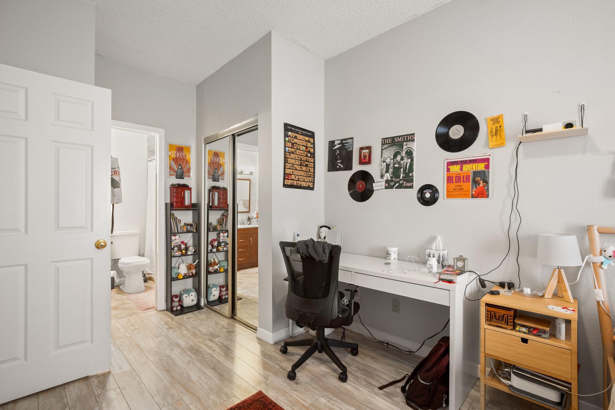 915 W 23rd St # 203, Austin, TX 78705