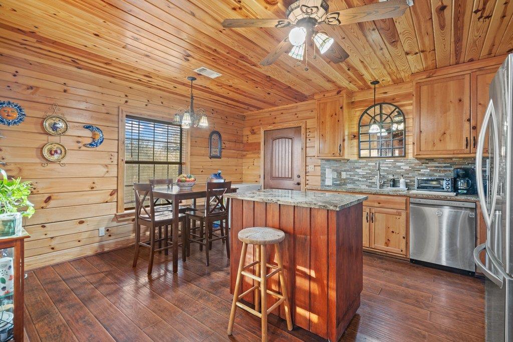 1843 Fm 969, Elgin, TX 78621