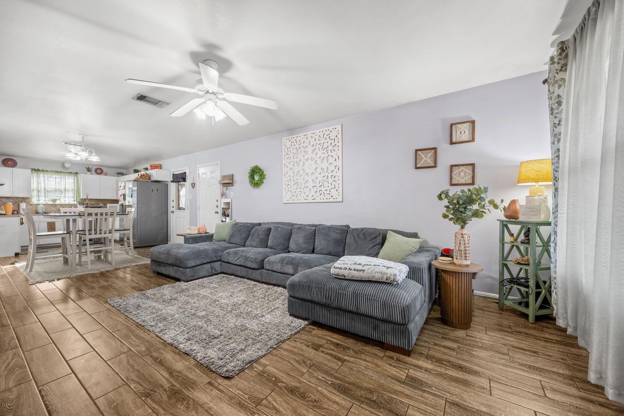 400 Topeka Ct, Nolanville, TX 76559