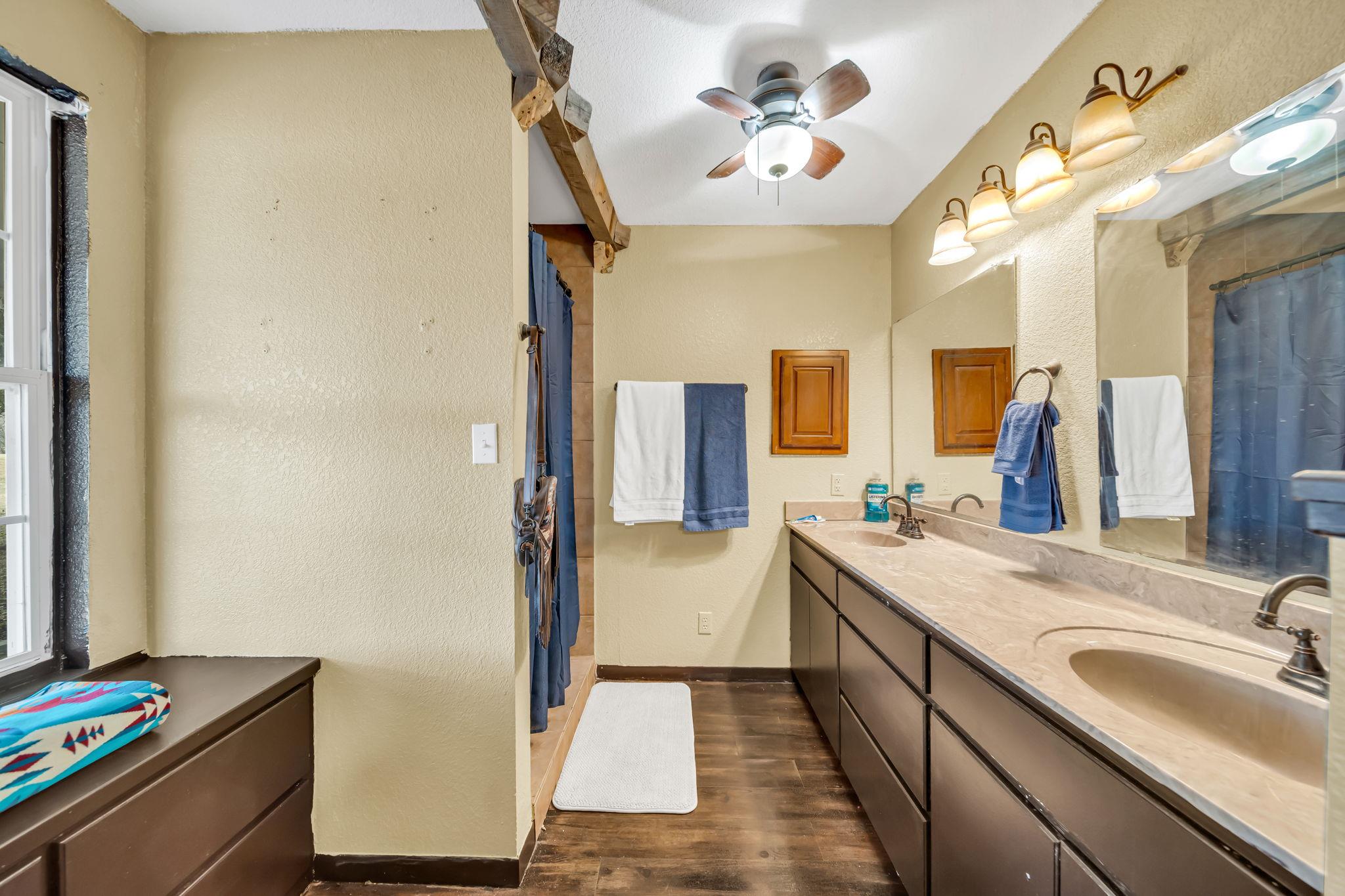 3242 E Fm 696, Lexington, TX 78947