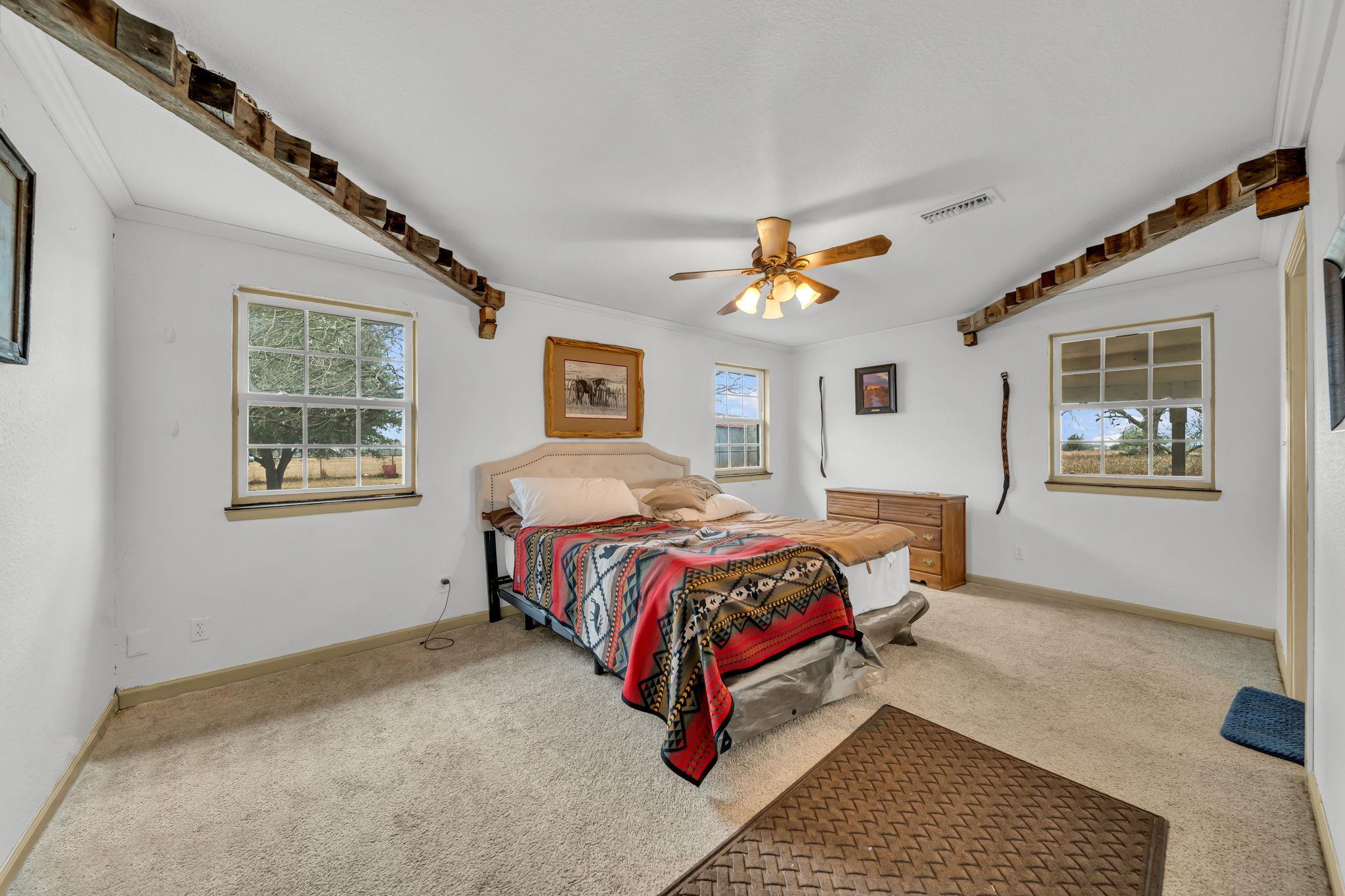 3242 E Fm 696, Lexington, TX 78947