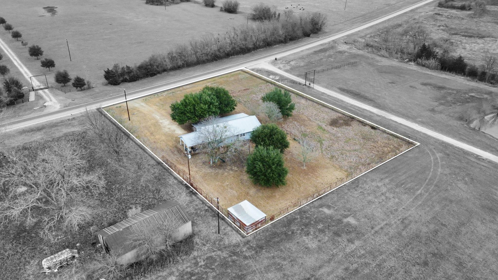 3242 E Fm 696, Lexington, TX 78947