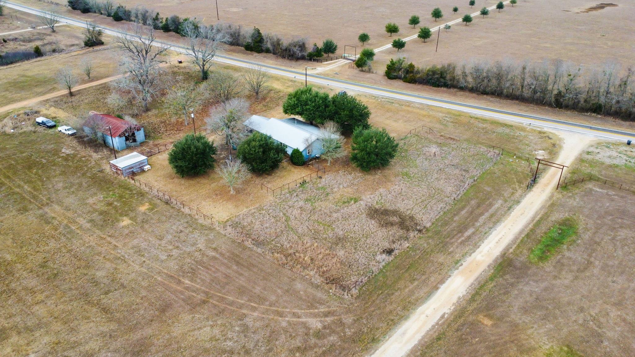 3242 E Fm 696, Lexington, TX 78947