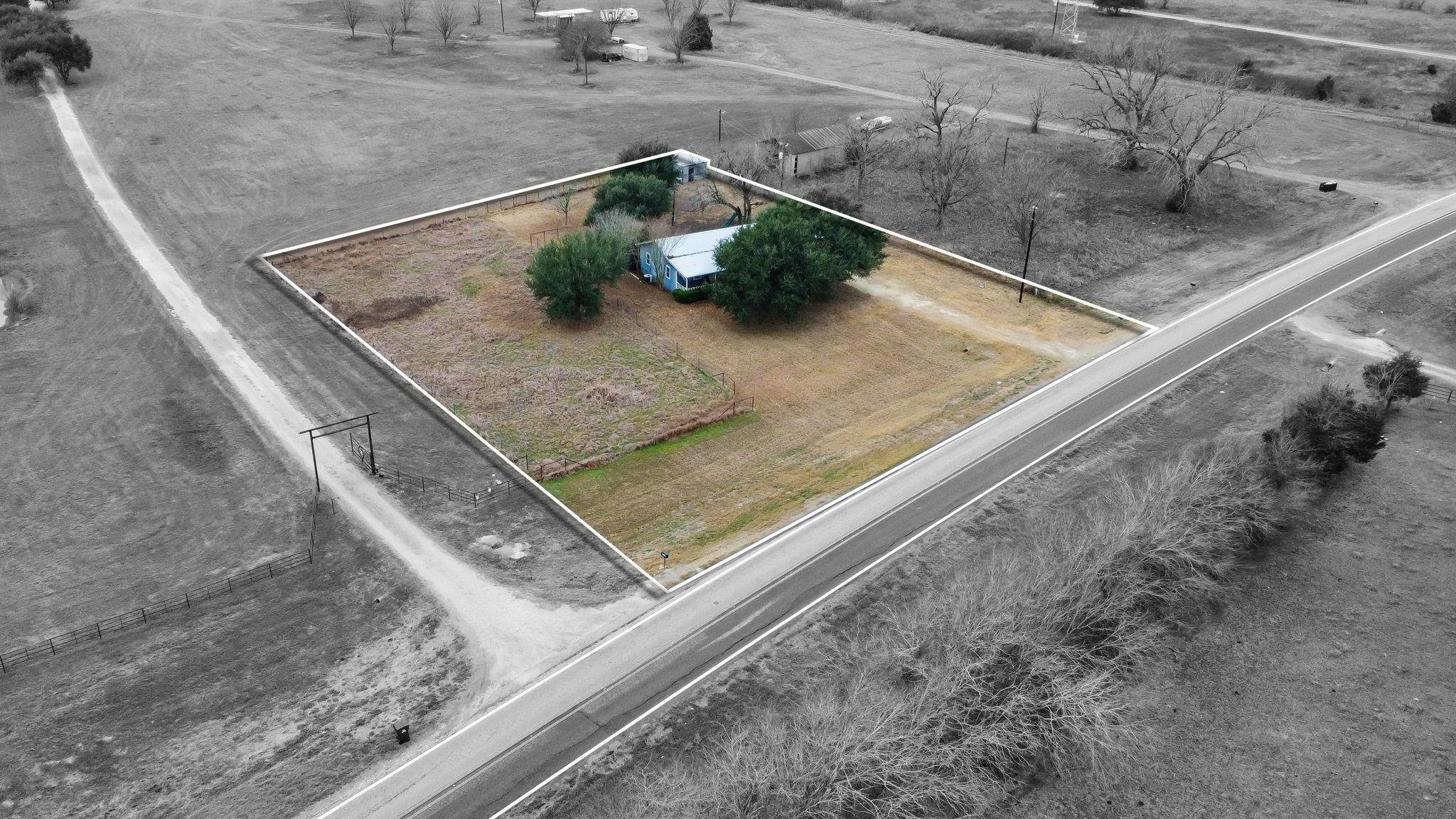 3242 E Fm 696, Lexington, TX 78947