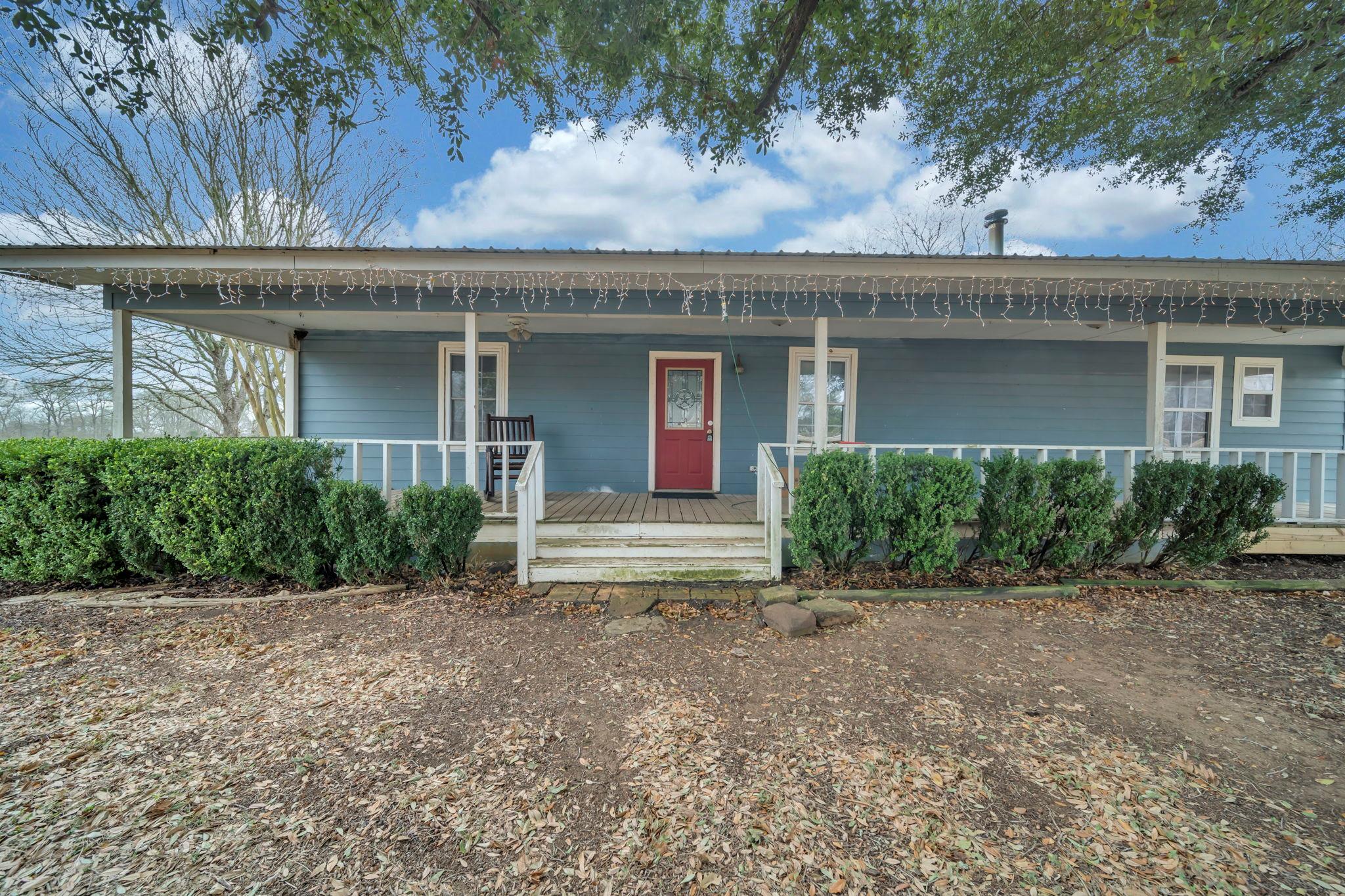 3242 E Fm 696, Lexington, TX 78947