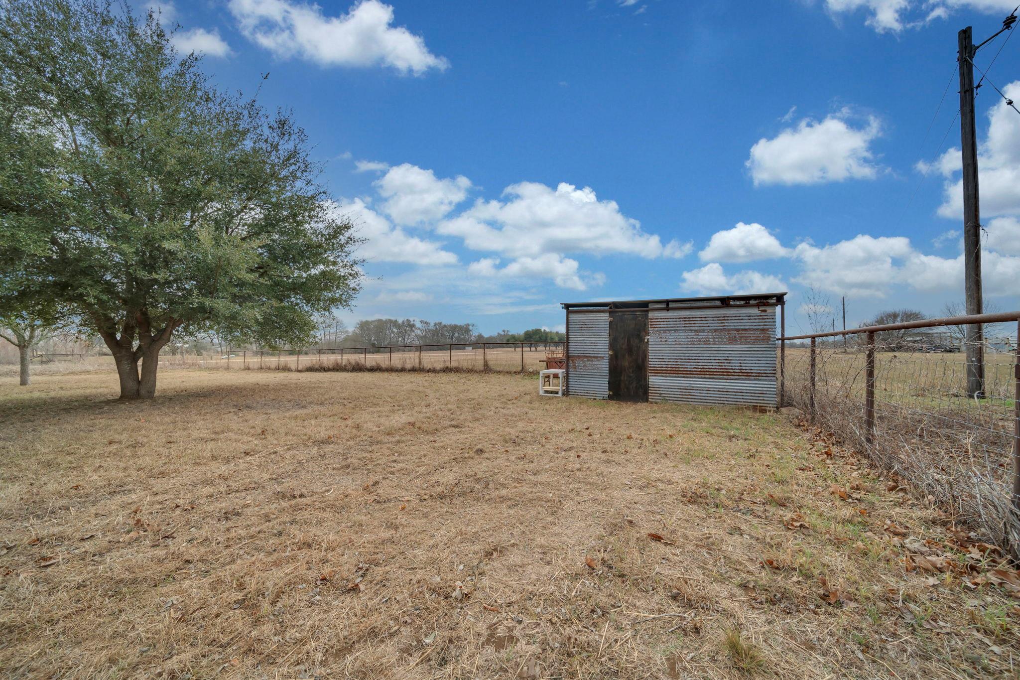 3242 E Fm 696, Lexington, TX 78947