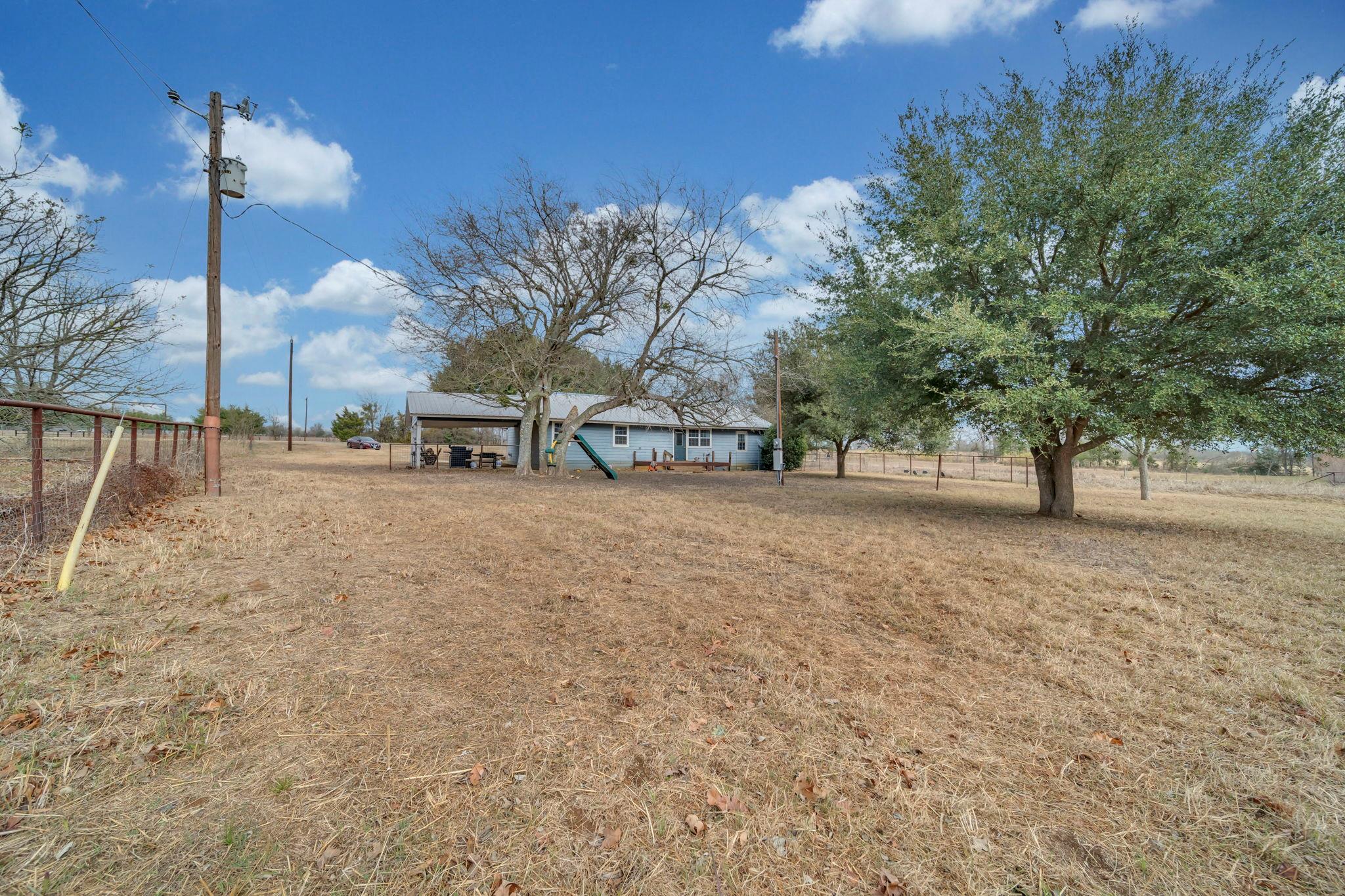 3242 E Fm 696, Lexington, TX 78947