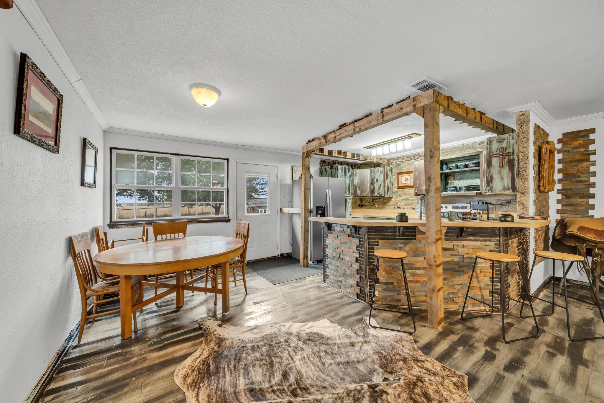 3242 E Fm 696, Lexington, TX 78947