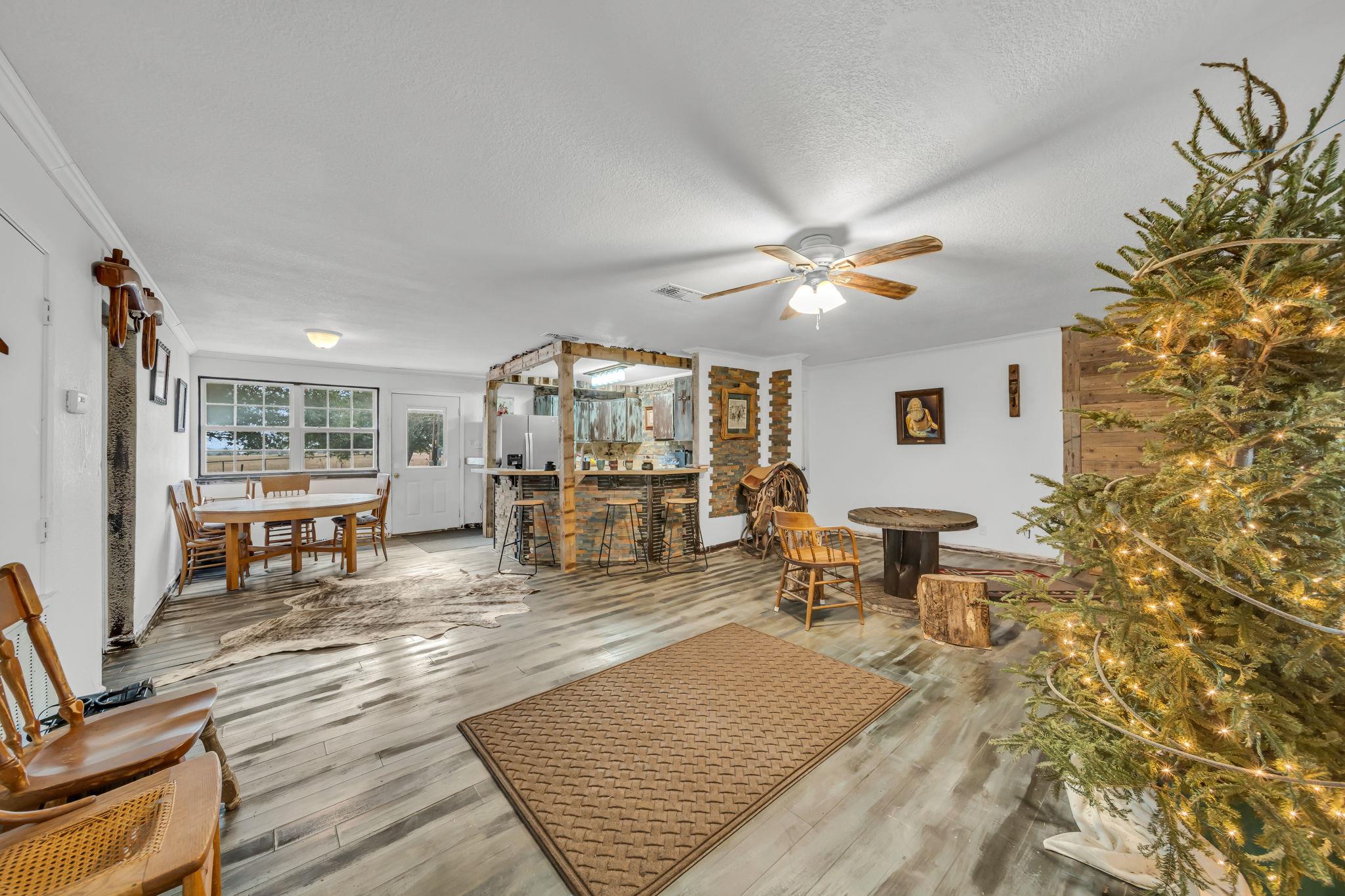 3242 E Fm 696, Lexington, TX 78947