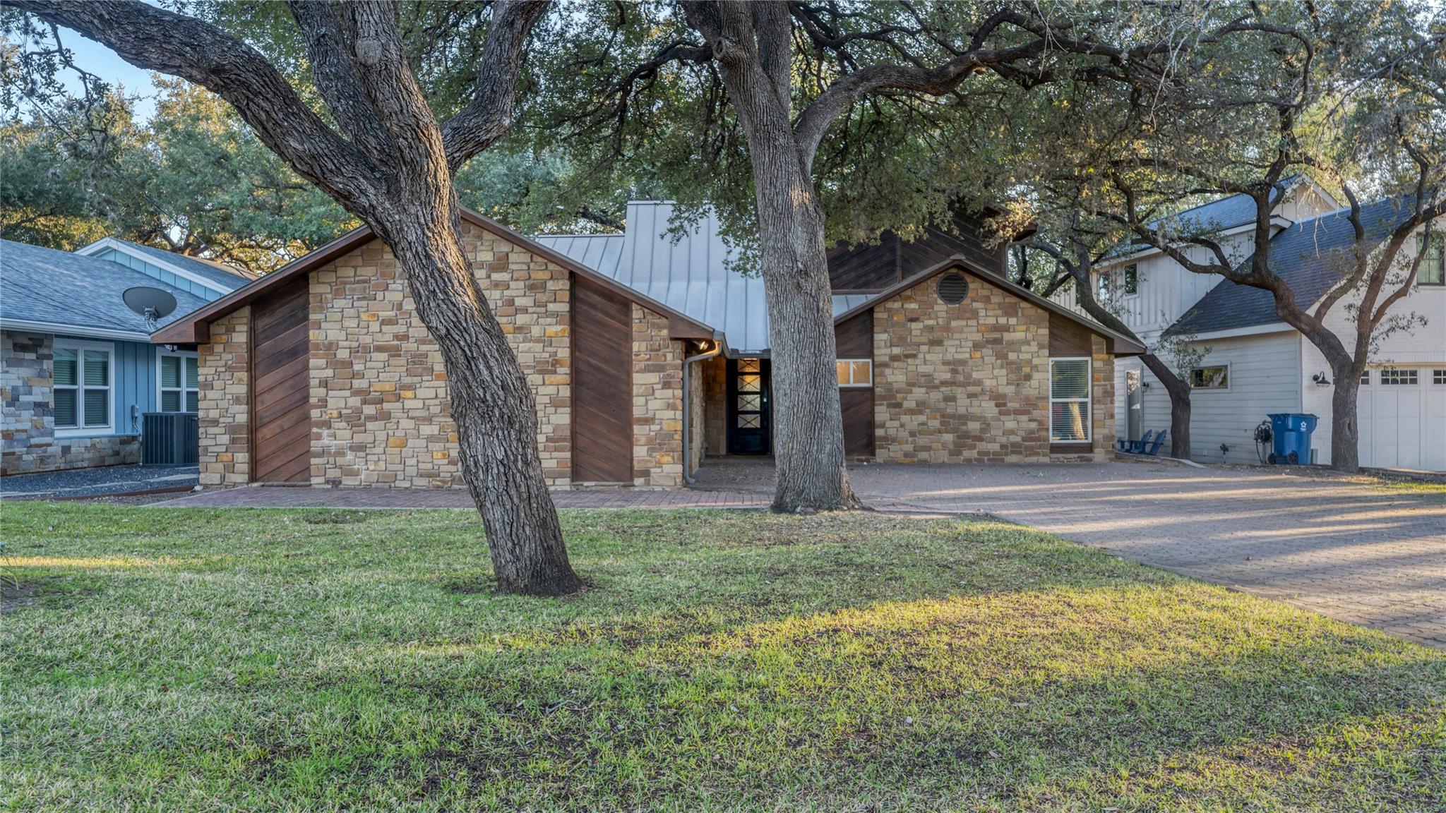 450 Pecan Creek Dr, Horseshoe Bay, TX 78657