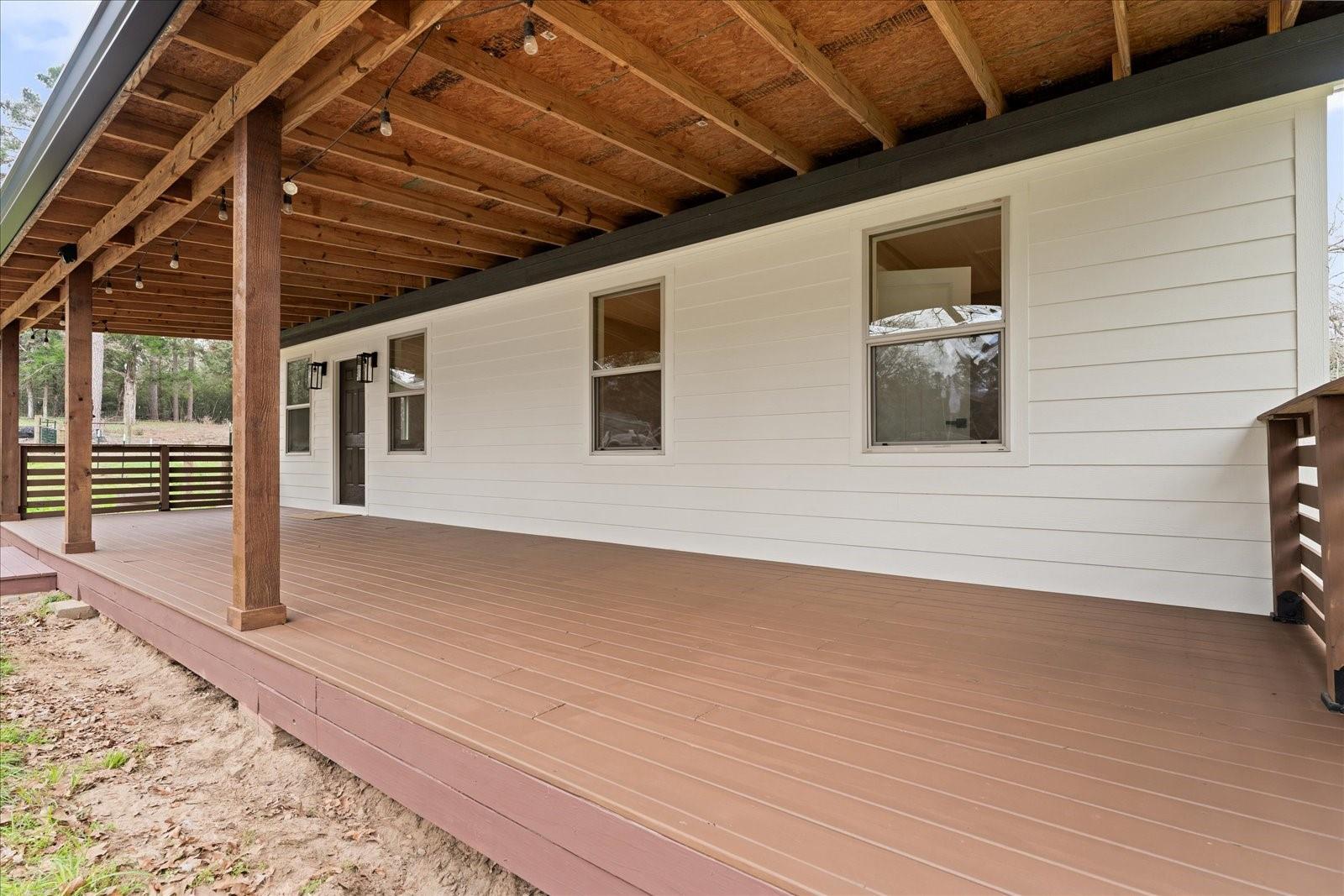 533 Pine Canyon Dr, Smithville, TX 78957